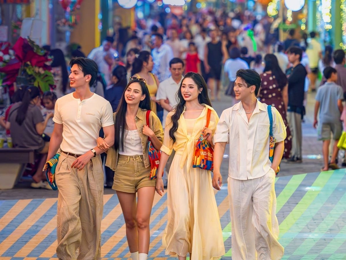 Việc kết hợp tham quan Bảo Hải Linh Thông Tự Hạ Long vào ban ngày và khám phá VUI-Fest Ha Long vào buổi tối sẽ mang đến hành trình trọn vẹ