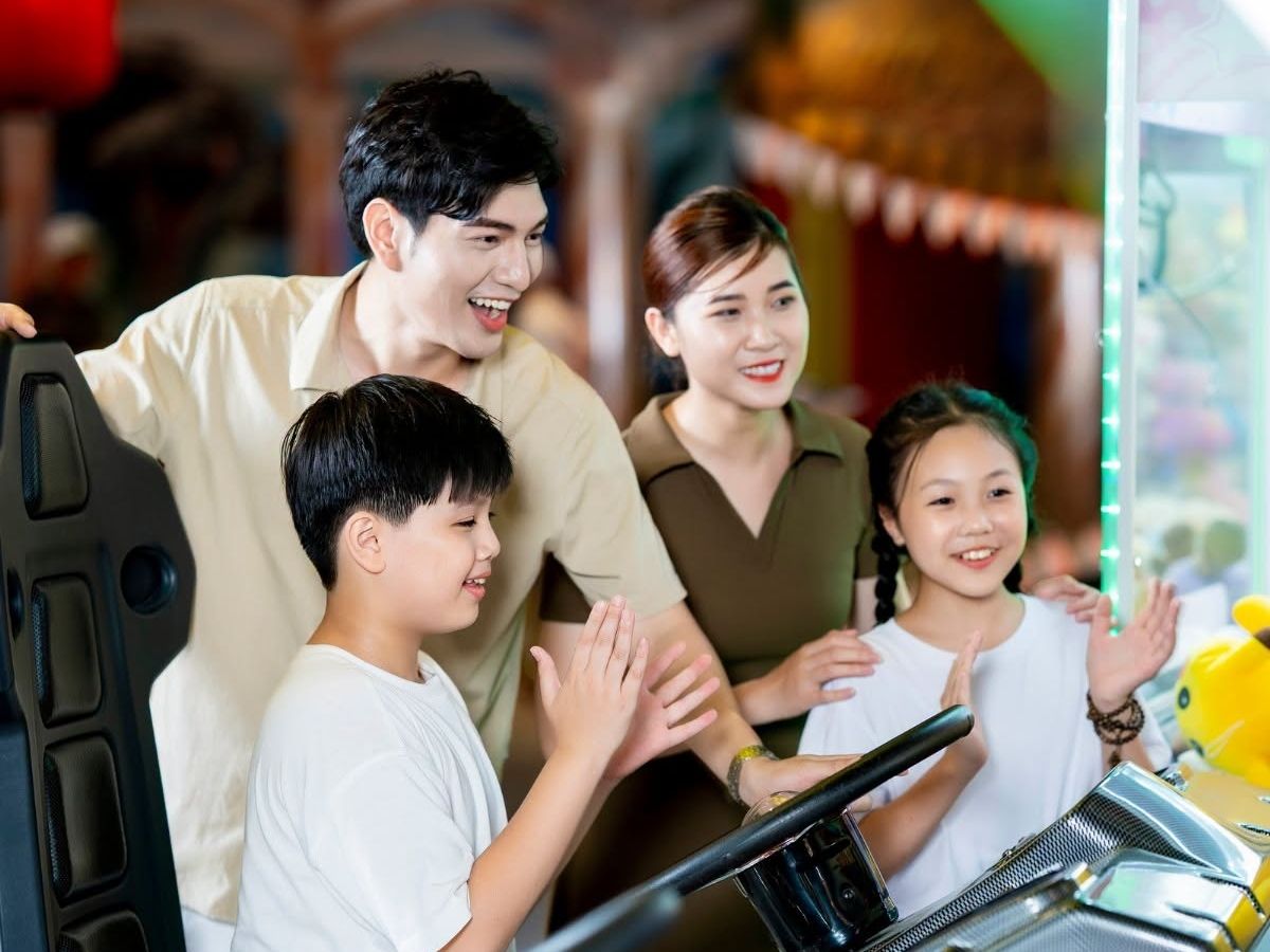 Gia đình có trẻ nhỏ nên ưu tiên những điểm tham quan đẹp ở Hạ Long có nhiều hoạt động phù hợp