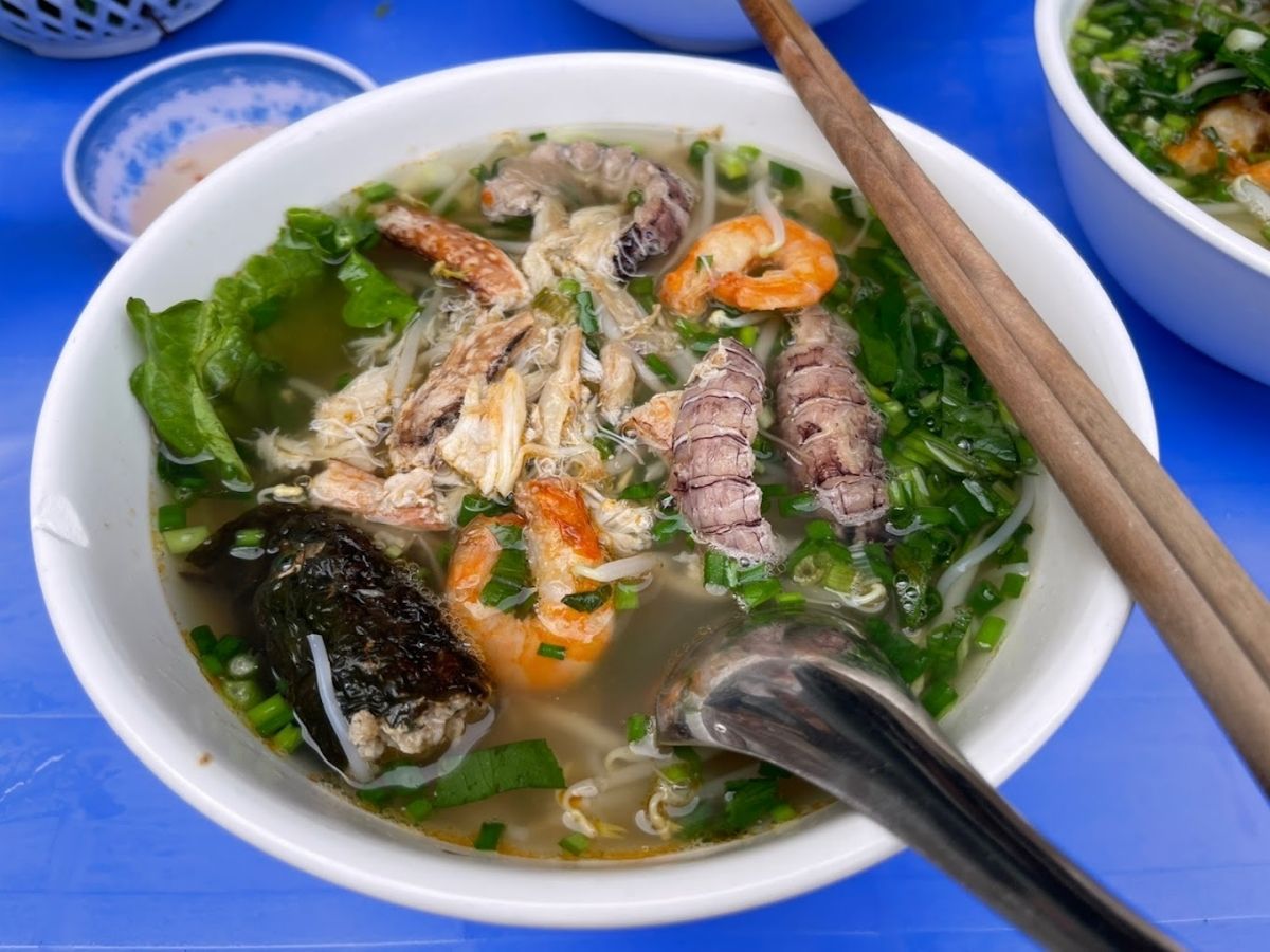 Bề bề, ngán, hàu cùng nhiều loại nhuyễn thể là những nguyên liệu góp phần làm phong phú thêm bản đồ hải sản Quảng Ninh. 