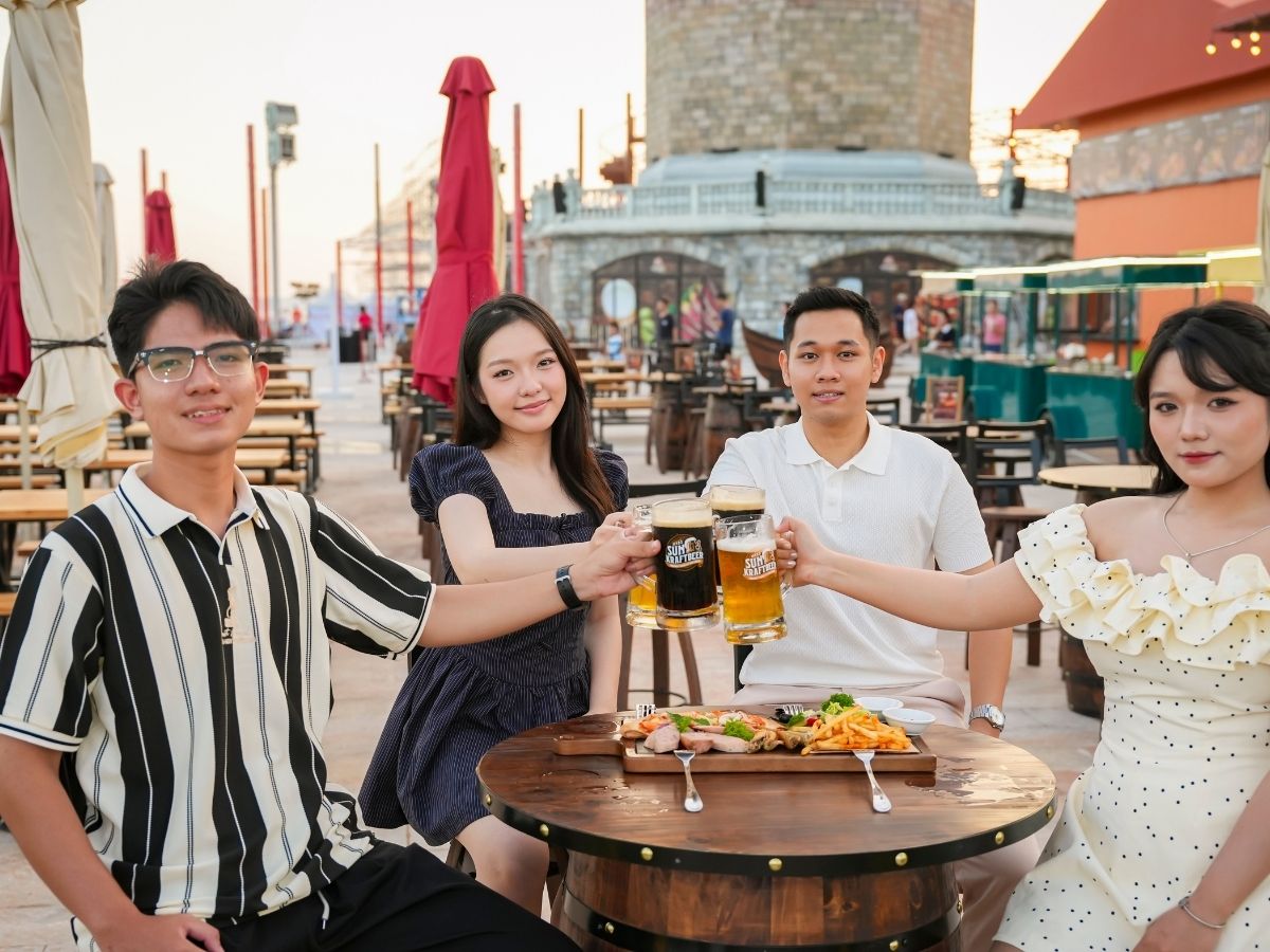 Sun Bavaria là lựa chọn phù hợp nếu muốn dùng bữa trong không gian nhà hàng với thực đơn hải sản đa dạng