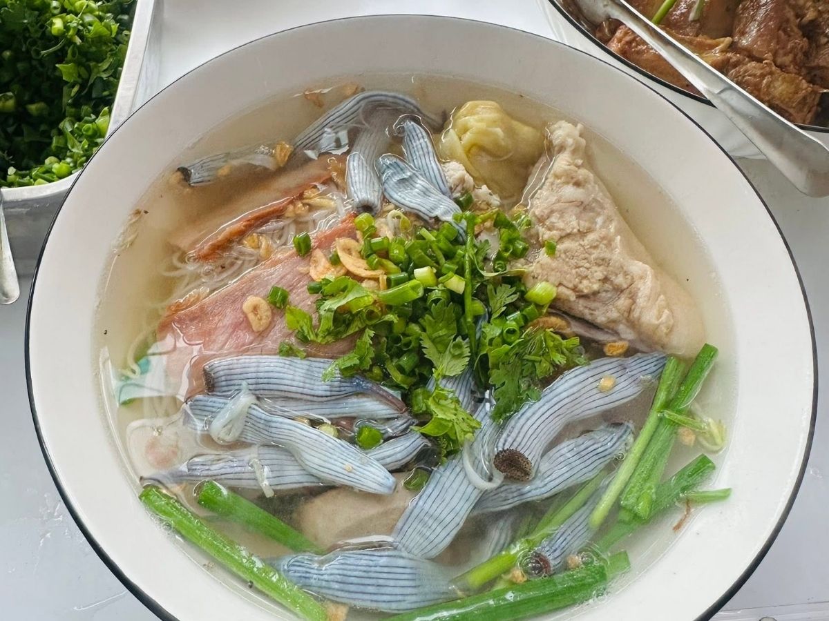 Người dân địa phương thường chế biến sá sùng theo nhiều cách như rang, xào, nướng hoặc dùng để tạo vị ngọt cho nước dùng