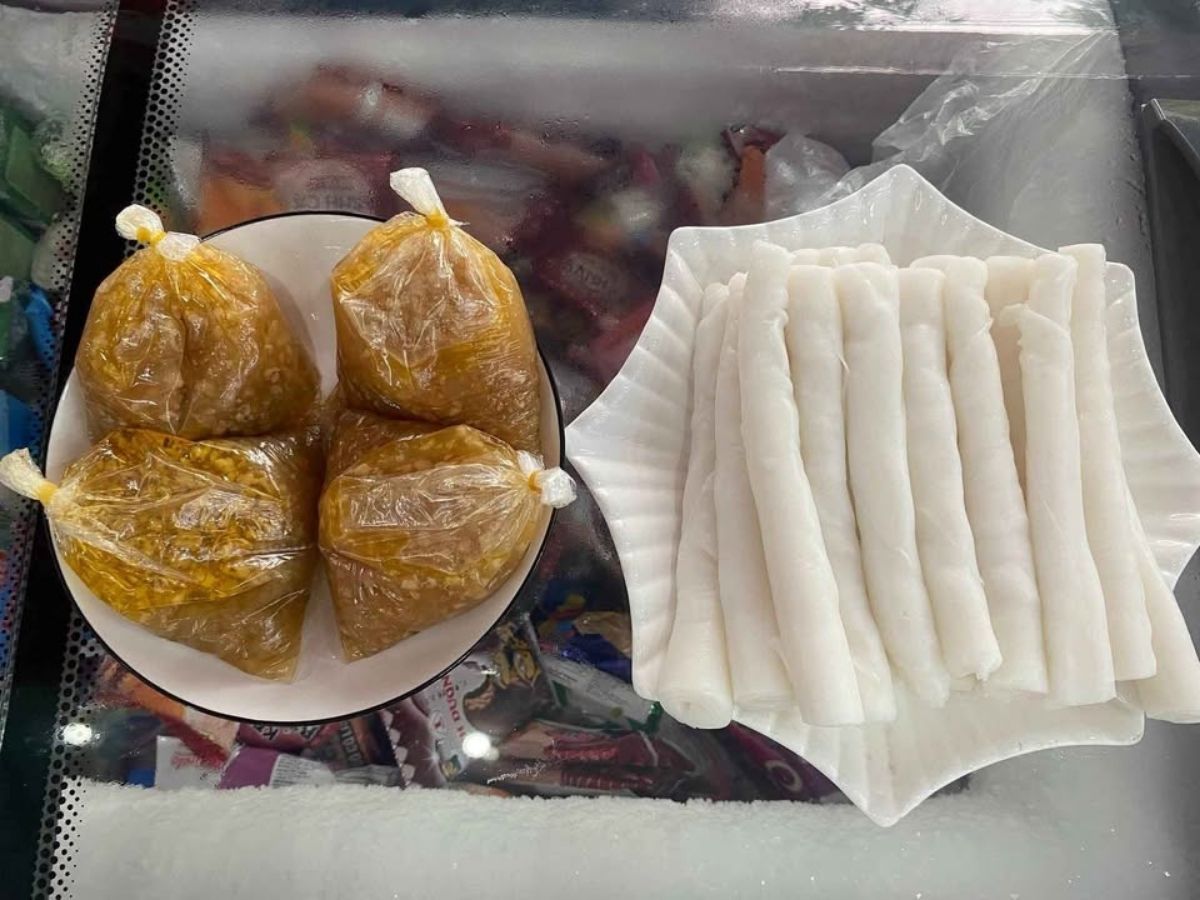 Nếu muốn khám phá nét ẩm thực dân dã, du khách có thể lựa chọn bánh gật gù Quảng Ninh cho bữa sáng