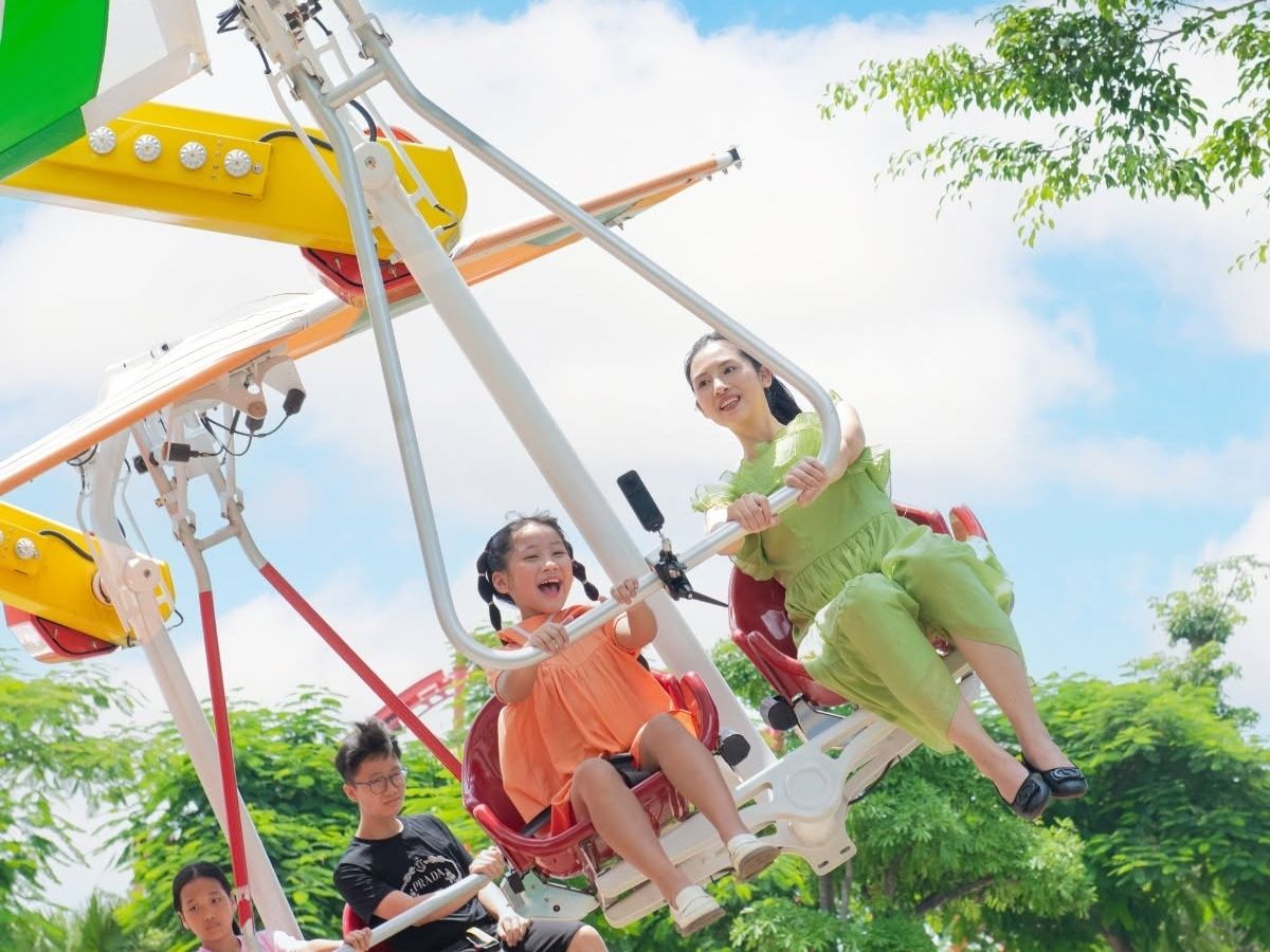 Buổi chiều, hãy dành thời gian trải nghiệm Sun World Ha Long với nhiều hoạt động hấp dẫn.