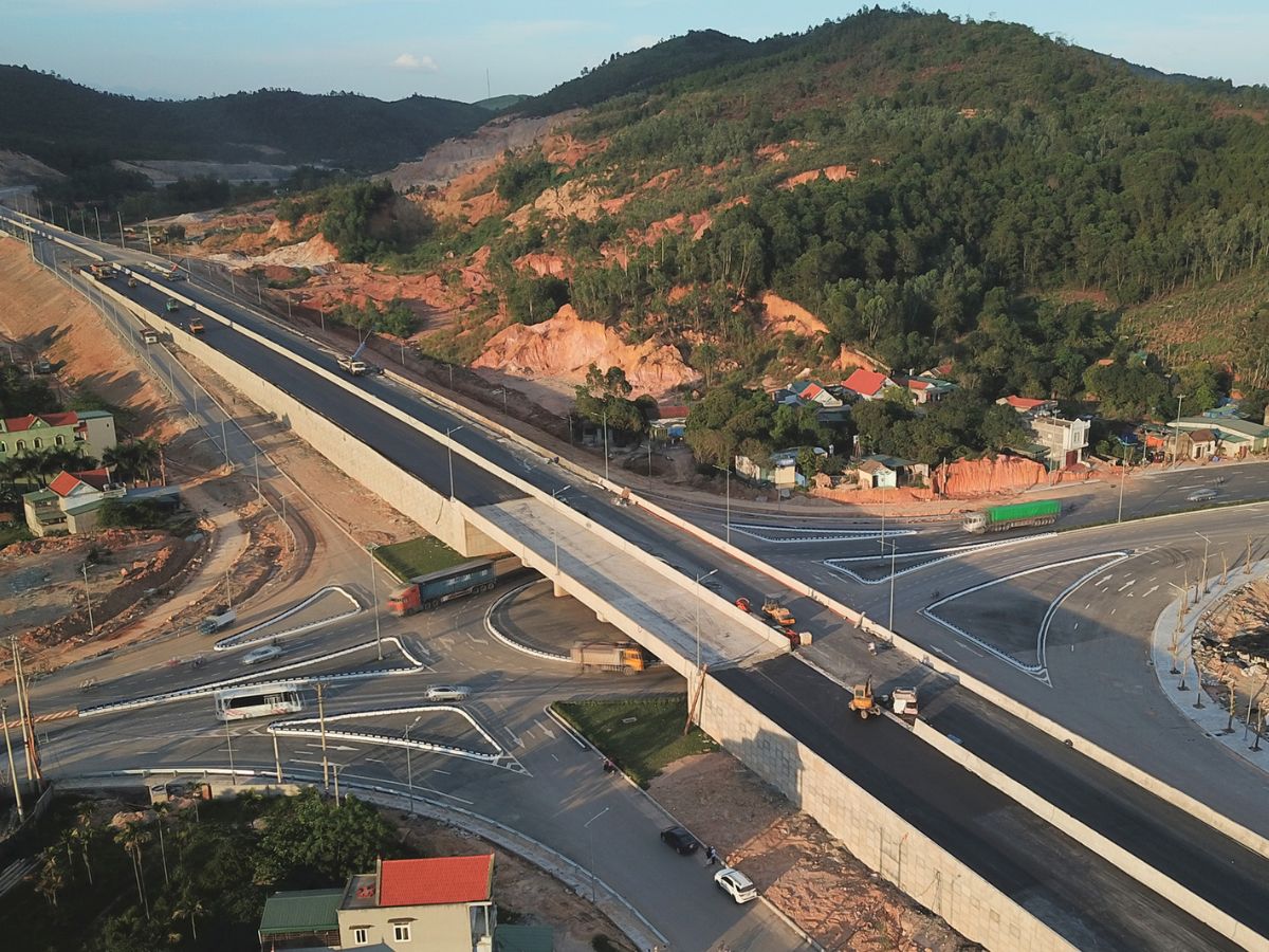 Cao tốc Hà Nội - Hạ Long với nhiều cung đường đẹp. Cao tốc Hà Nội - Hạ Long với nhiều cung đường đẹp.