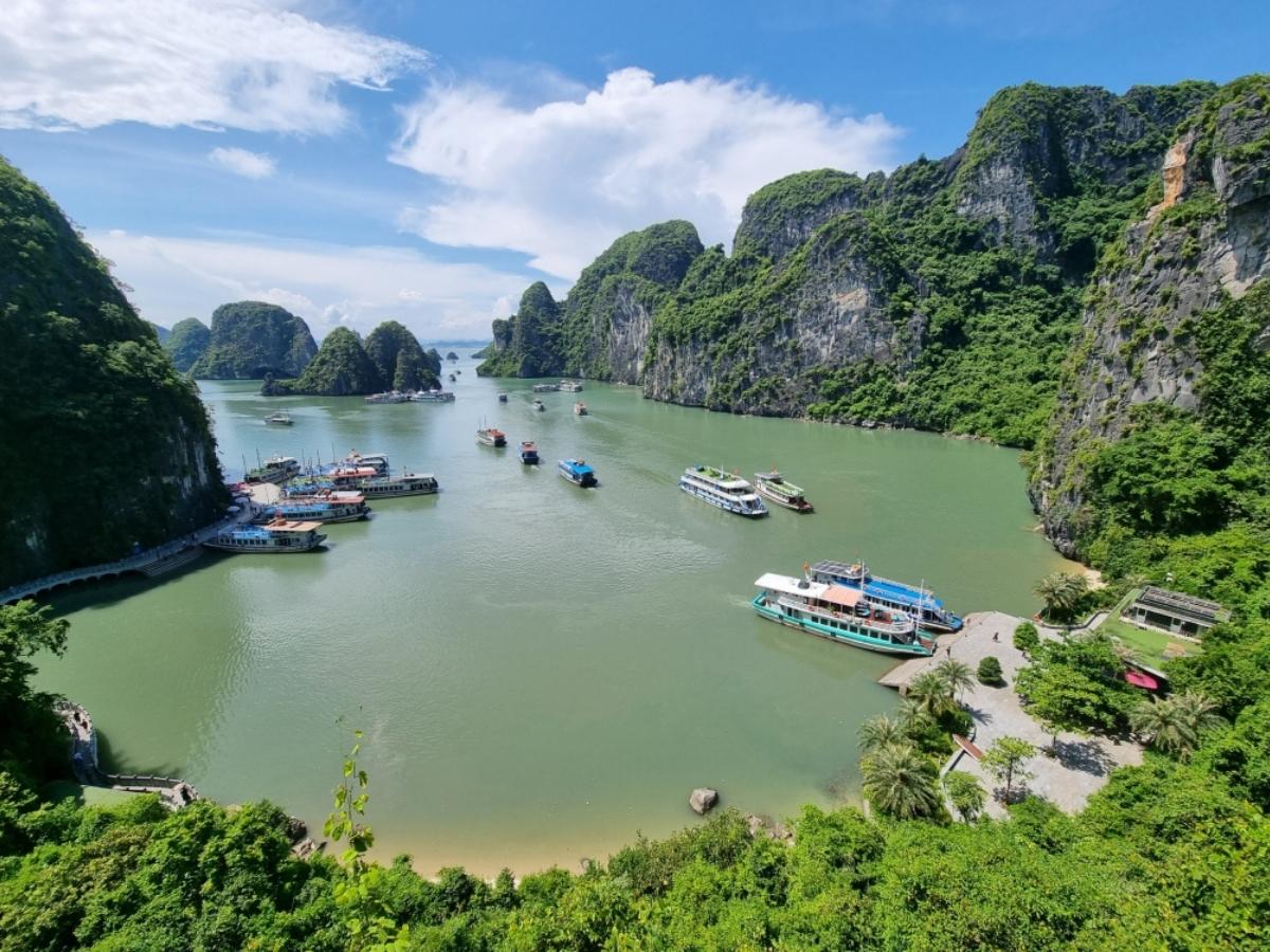 Vịnh Hạ Long kỳ quan thiên nhiên thế giới nhìn từ trên cao Vịnh Hạ Long kỳ quan thiên nhiên thế giới nhìn từ trên cao