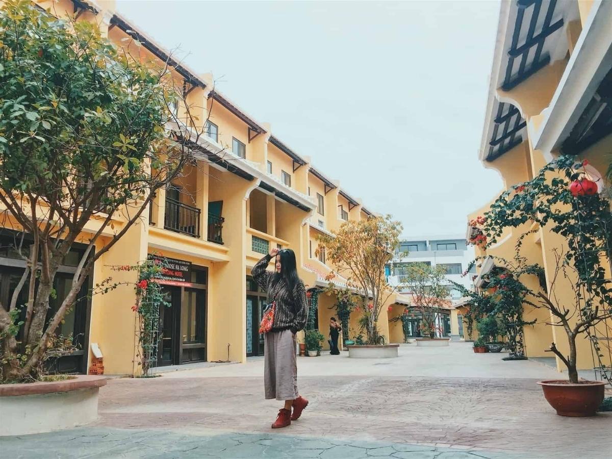 Mỗi góc nhà tại Phố cổ Bãi Cháy đều là một khung cảnh tuyệt vời cho những bức ảnh đậm chất phố cổ.