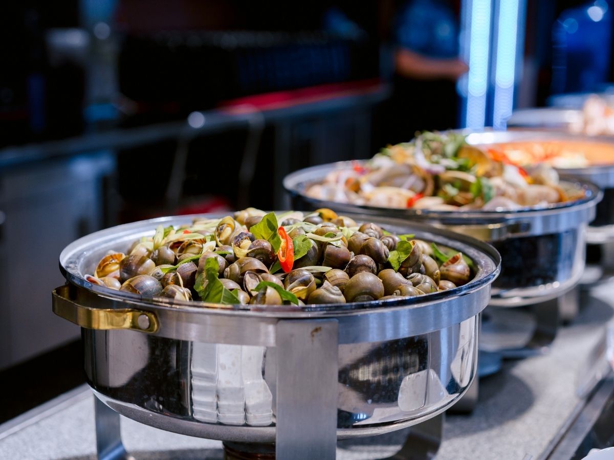 Thưởng thức bữa trưa tại Sun World Hạ Long và sẵn sàng khám phá hàng loạt trò chơi hấp dẫn.