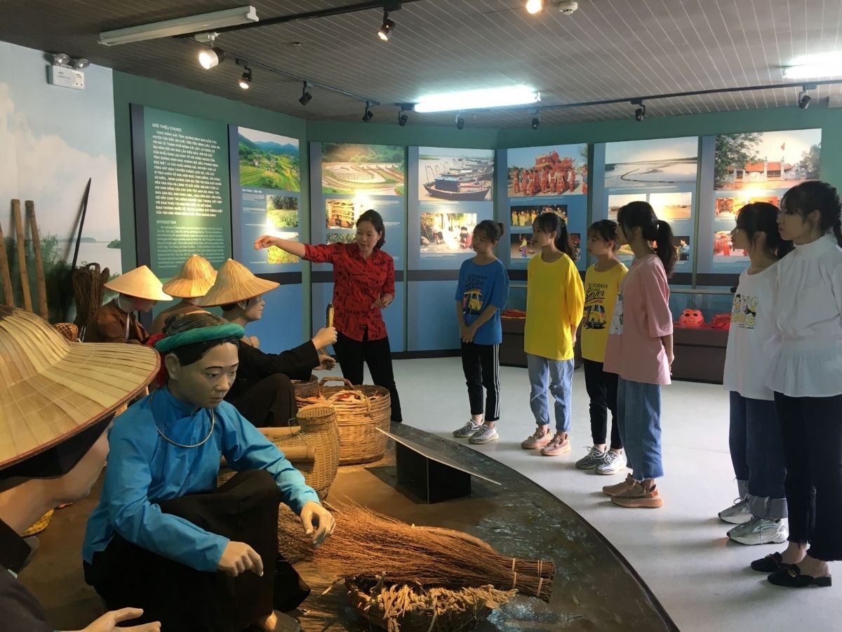 Ẩm thực Quảng Ninh còn mang đậm dấu ấn văn hóa đa dạng của cộng đồng người Việt, Hoa, Sán Dìu, Tày, Dao