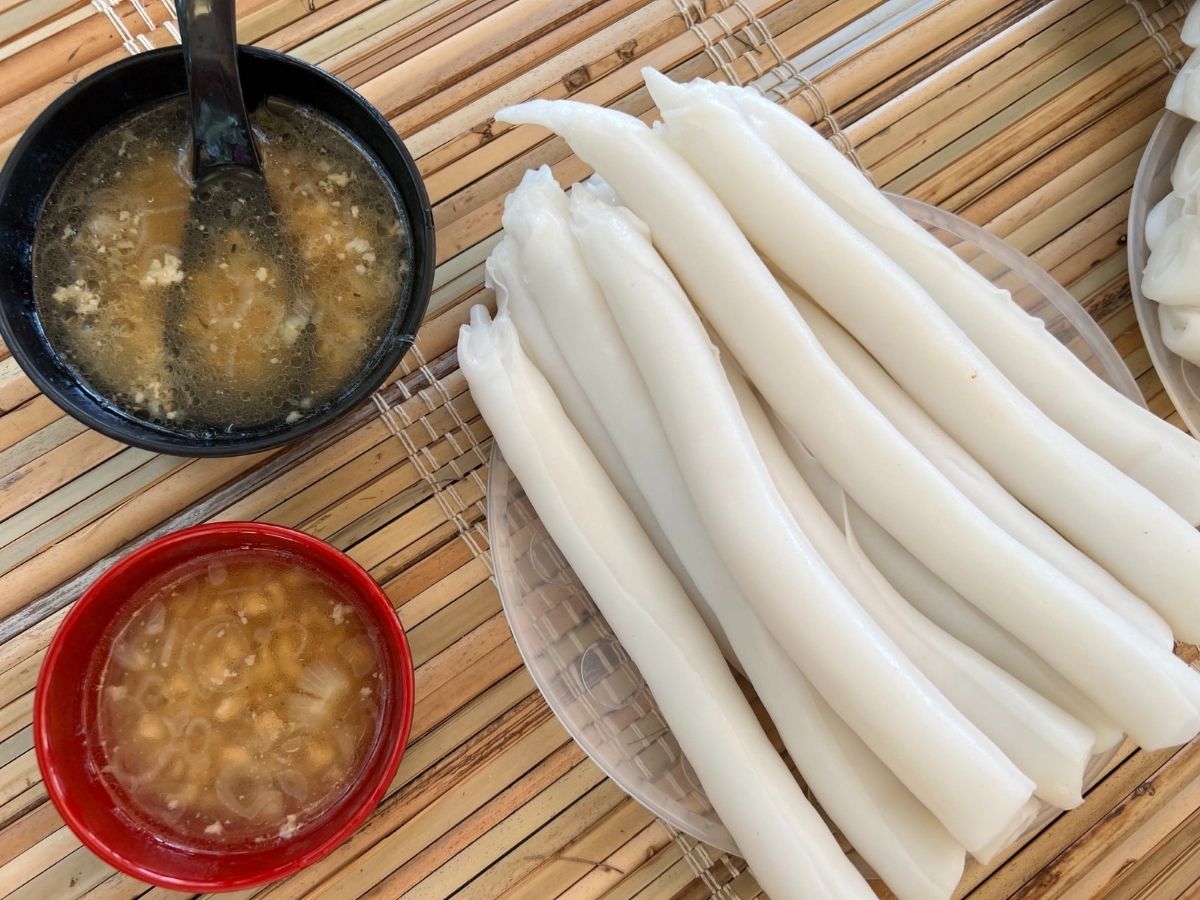 Bánh gật gù Tiên Yên lại ghi dấu bởi sự độc đáo trong cách chế biến.