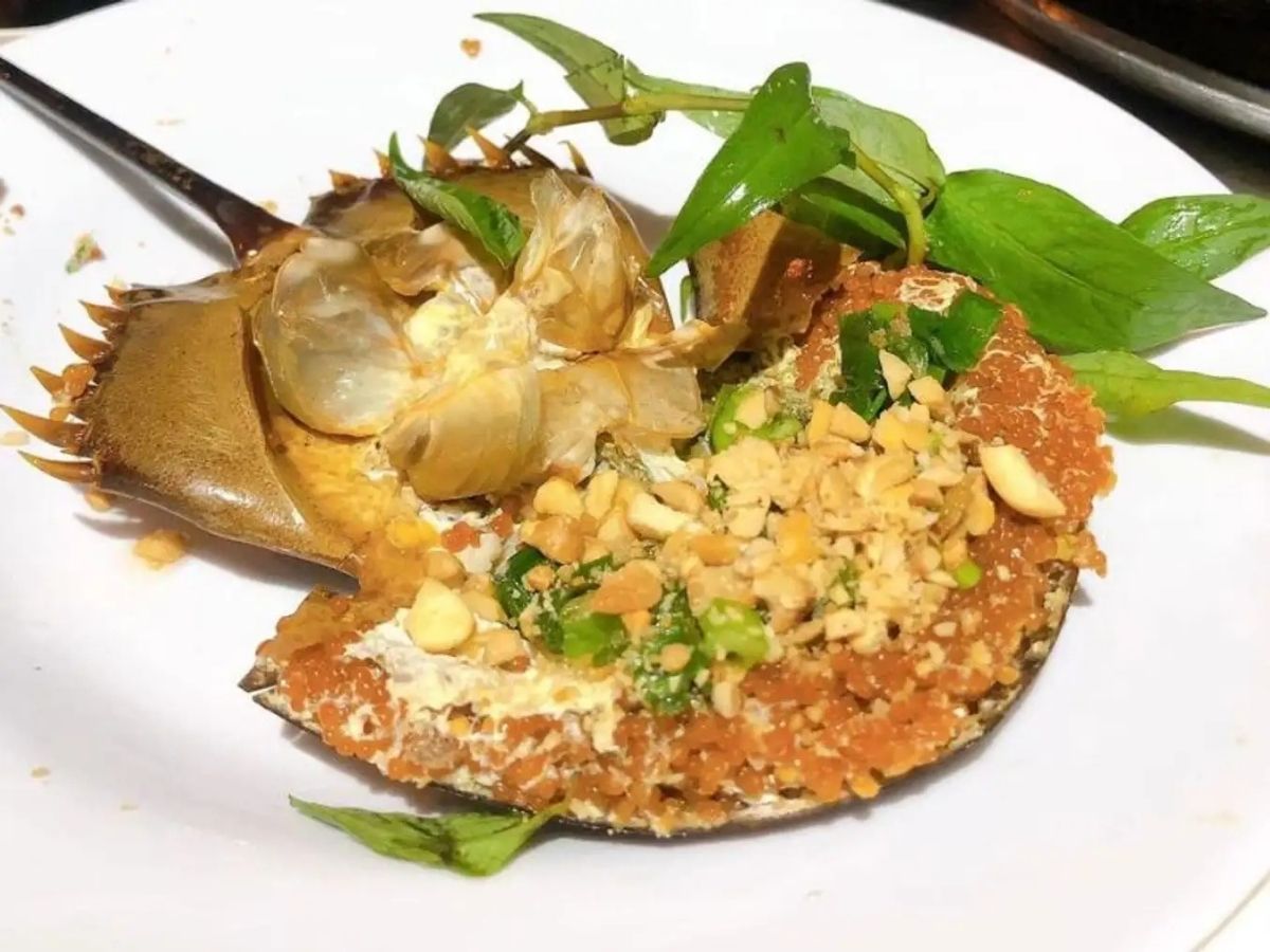 Sam trứng nướng là món đặc sản được yêu thích nhất. 