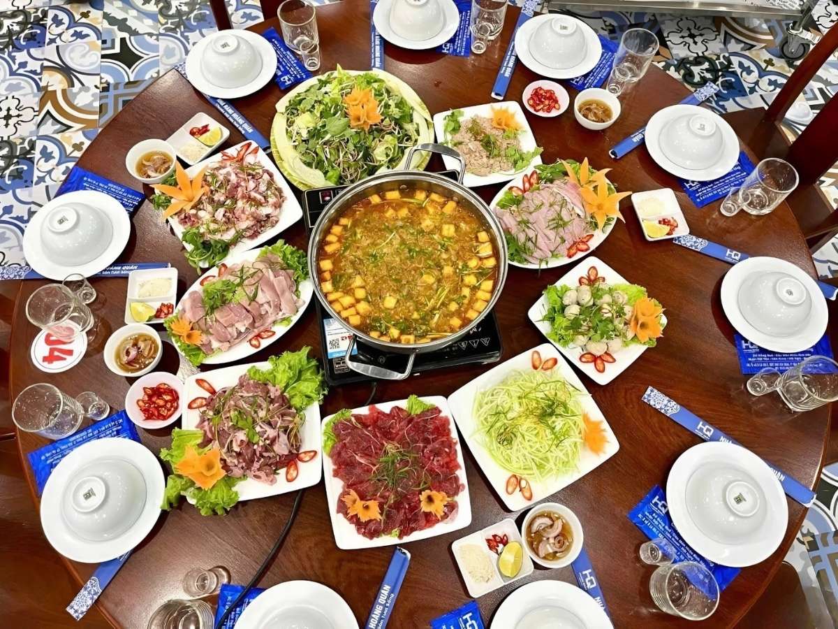Thích hợp cho khách đoàn, gia đình hoặc nhóm bạn bè muốn thưởng thức ẩm thực chất lượng