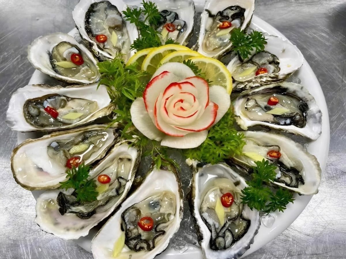 Thực đơn chinh phục thực khách bằng những món hải sản tươi ngon đặc trưng của biển Hạ Long