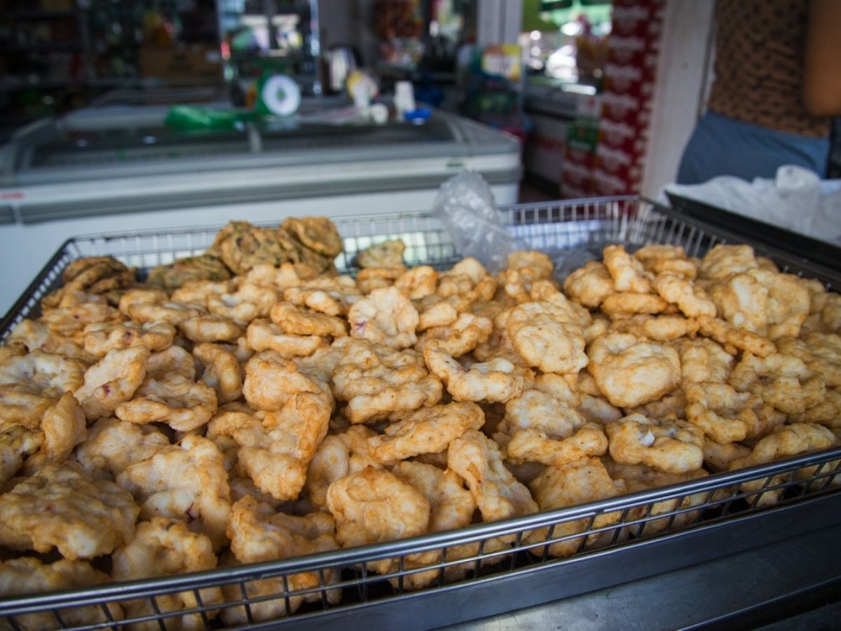 Nên mua tại các quầy lớn có uy tín trong khu vực chợ Hạ Long I