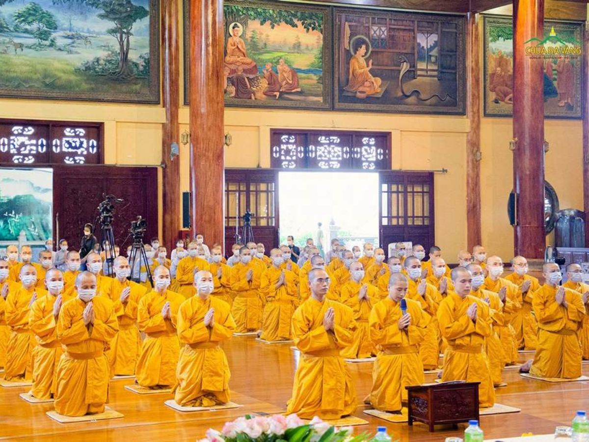 Tham gia các lễ hội tâm linh tại Quảng Ninh.