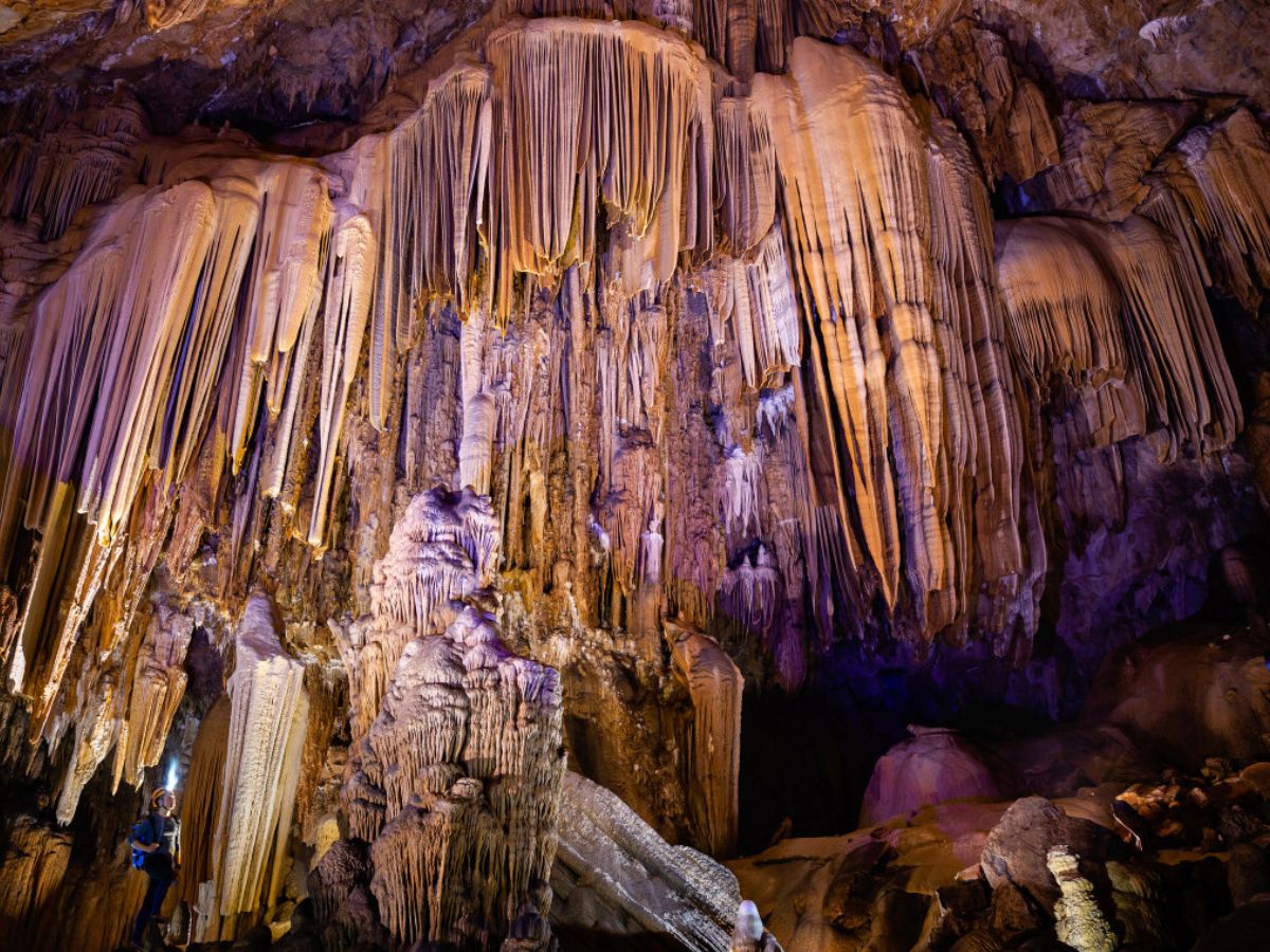 Nhiều hang động đẹp tại Hạ Long