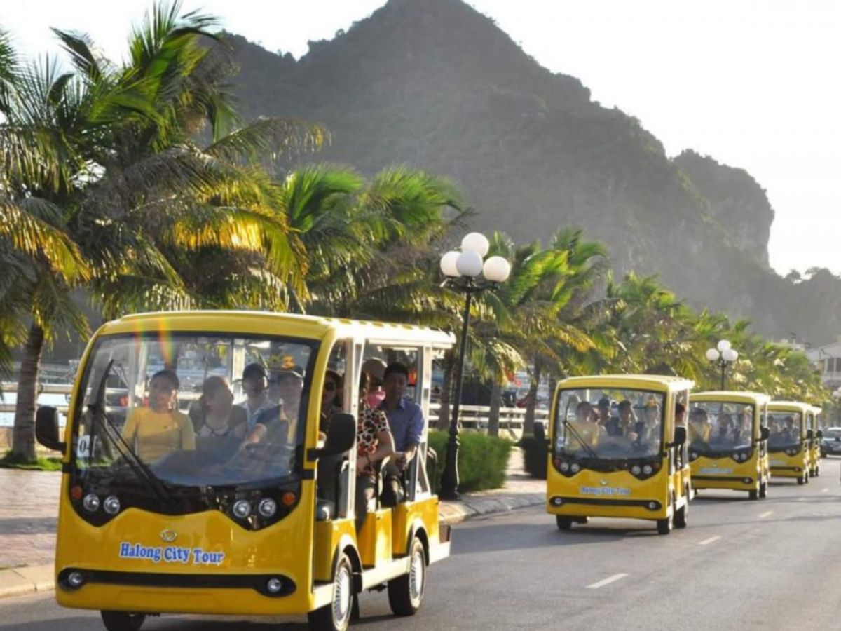 Di chuyển bằng xe điện tại Quảng Ninh tiện lợi.