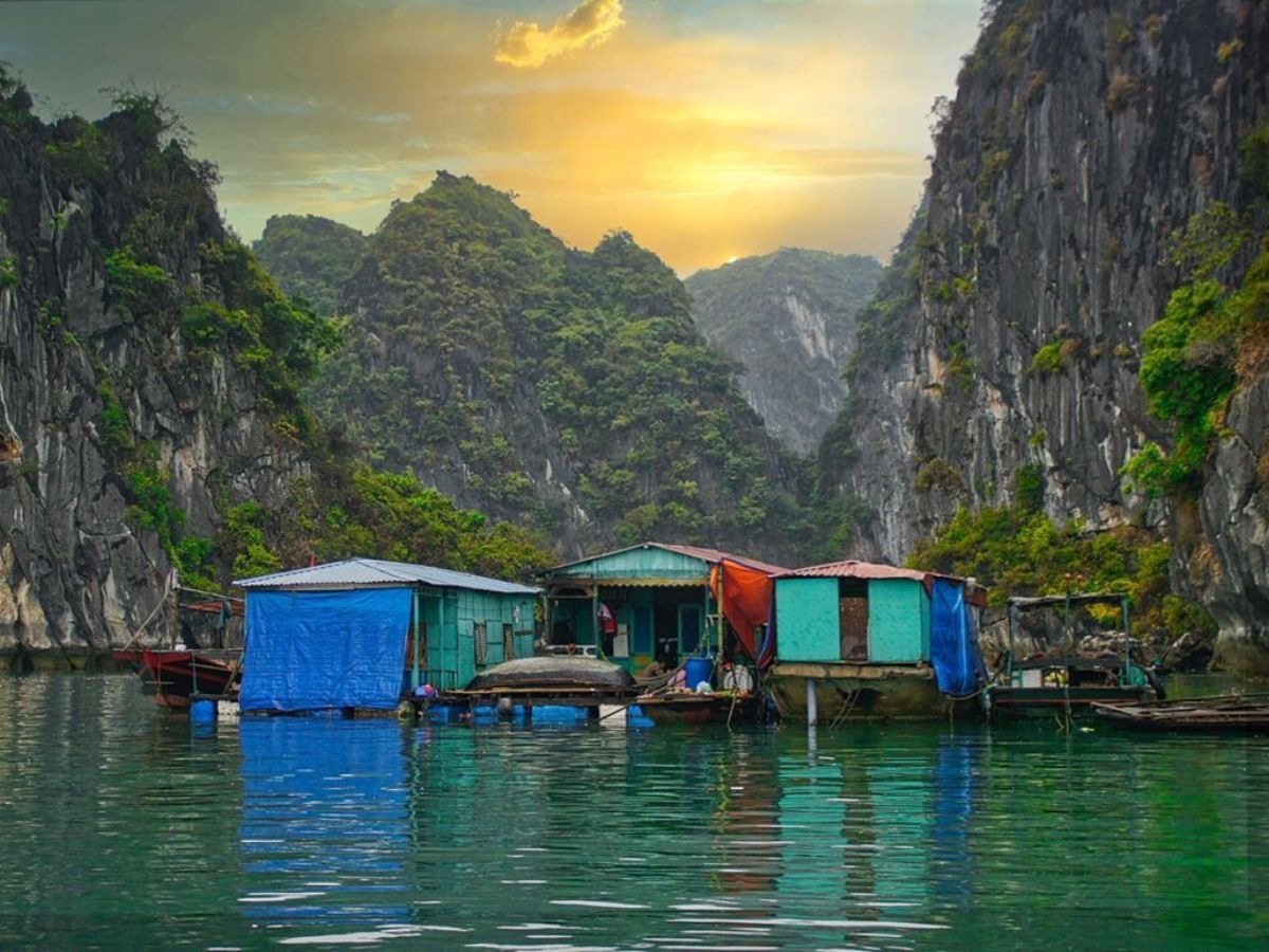 Làng chài Cửa Vạn vẫn giữ được vẻ đẹp truyền thống