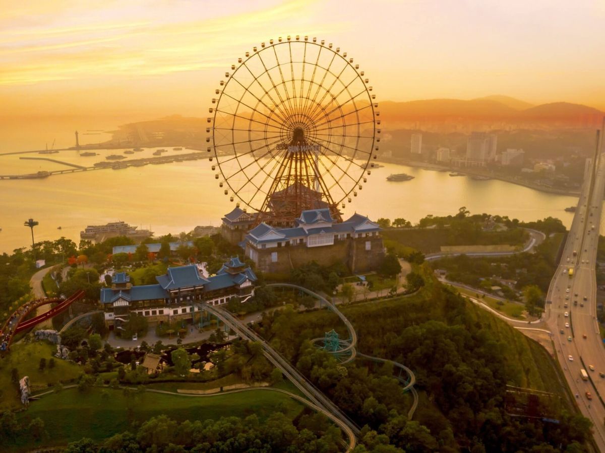 Chiều đi Sun World, tối thưởng thức hải sản là combo hoàn hảo cho một đêm Hạ Long rực rỡ.