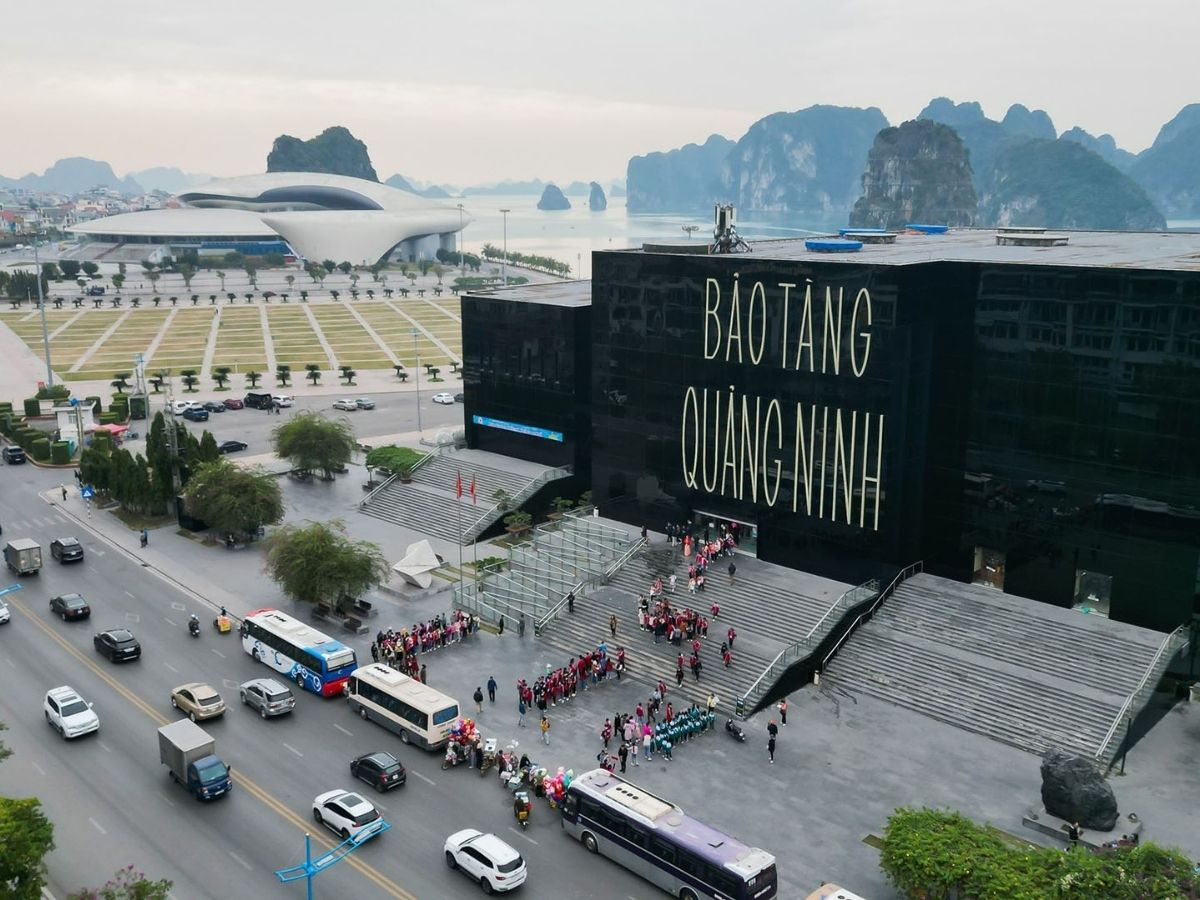 Không gian trưng bày bên trong Bảo tàng Quảng Ninh còn khiến du khách ngỡ ngàng hơn nữa