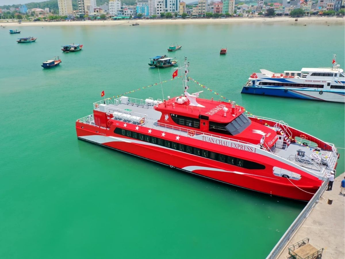 Cảng Cái Rồng tại Vân Đồn là nơi xuất phát thuận tiện nhất để du khách ra thăm Cô Tô Quảng Ninh