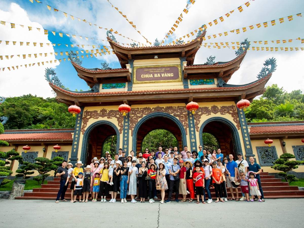 Điều làm nên sức hút lớn cho chùa Ba Vàng chính là vị thế trung tâm Phật giáo lớn của miền Bắc