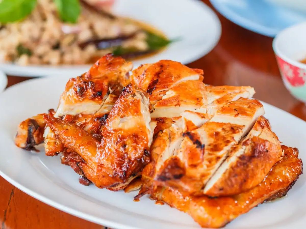 Giá của món gà Lôi Âm nướng sẽ tùy thuộc vào chất lượng và trọng lượng của gà.