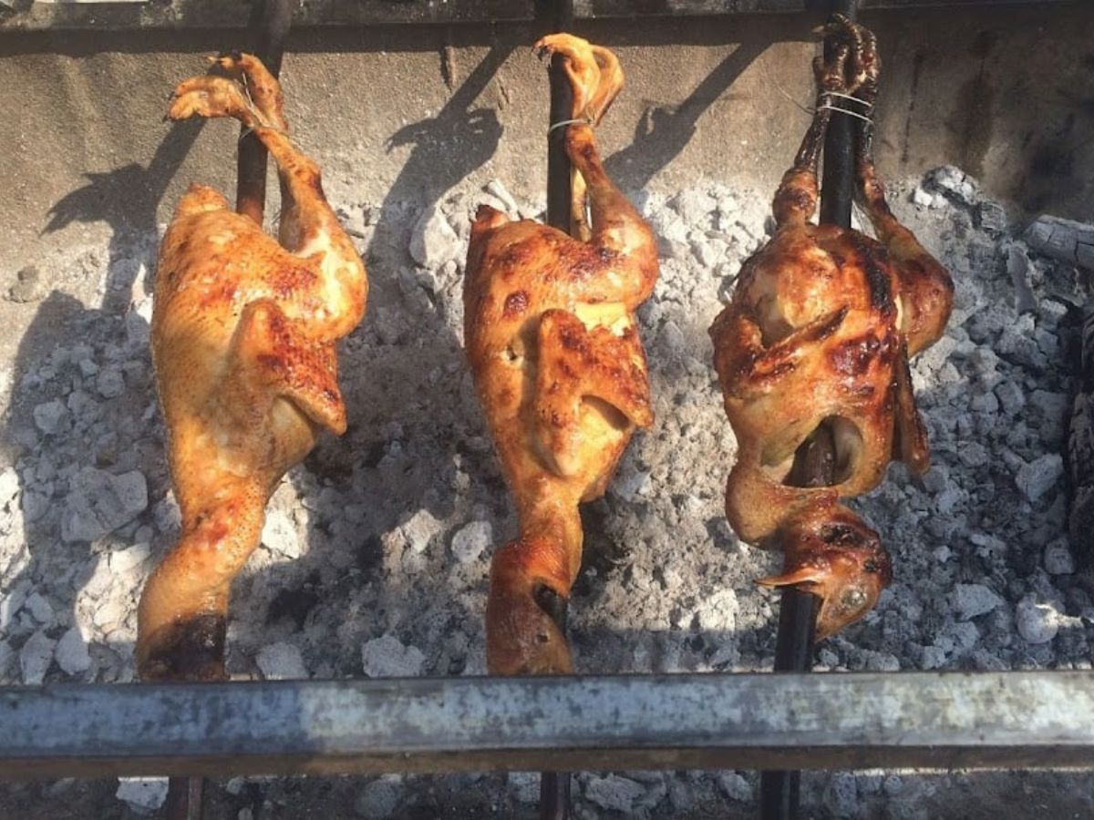 Gà Lôi Âm nướng món ăn mang hương vị núi rừng quyện trong khói than hoa