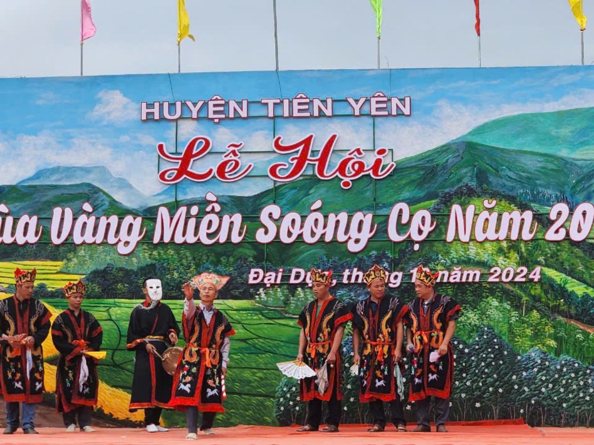 Mỗi năm, hàng nghìn người dân địa phương, du khách tụ hội về huyện vùng cao tham gia lễ hội mùa vàng ở Tiên Yên. 