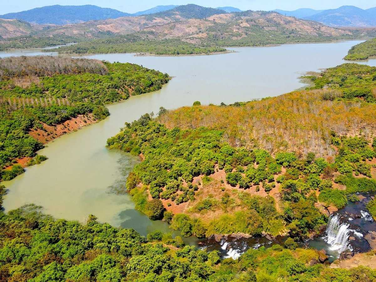 Sự cuốn hút của Thác Mơ Quảng Ninh nằm ở nét đẹp thuần khiết cùng cảnh sắc được gìn giữ nguyên vẹn