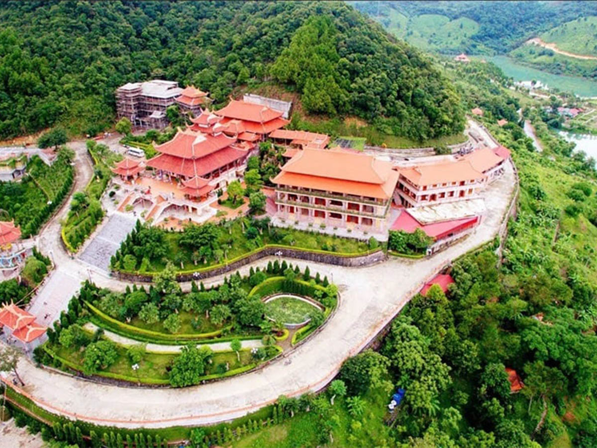 Trải nghiệm du lịch tâm linh kết hợp chùa ở Quảng Ninh.