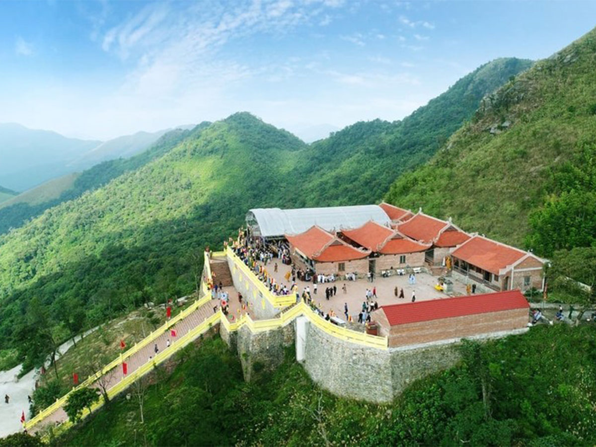 Top 5 chùa ở Quảng Ninh nổi bật nhất 2025. 