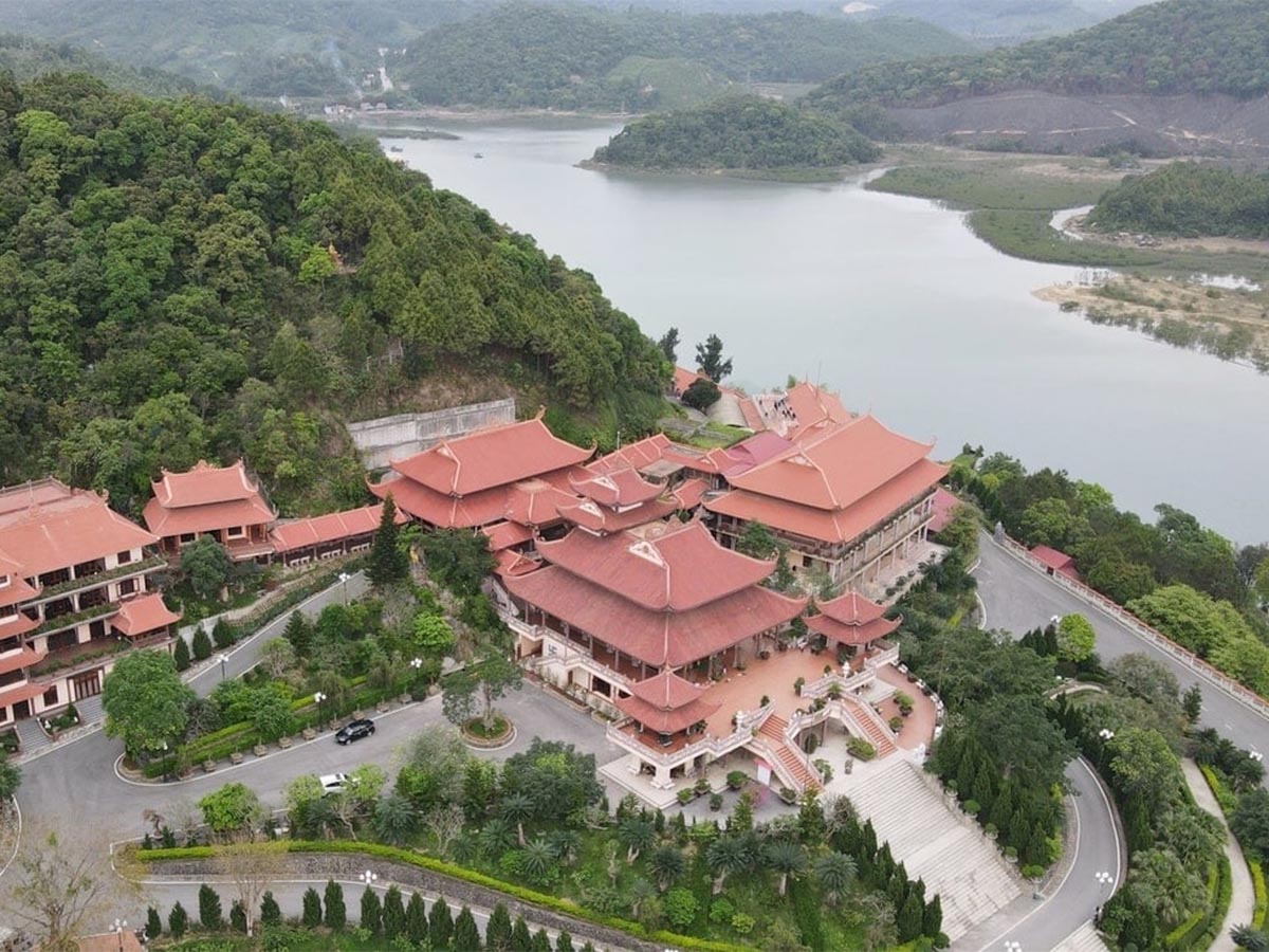 Lịch sử hình thành và giá trị văn hóa chùa Cái Bầu Vân Đồn Quảng Ninh