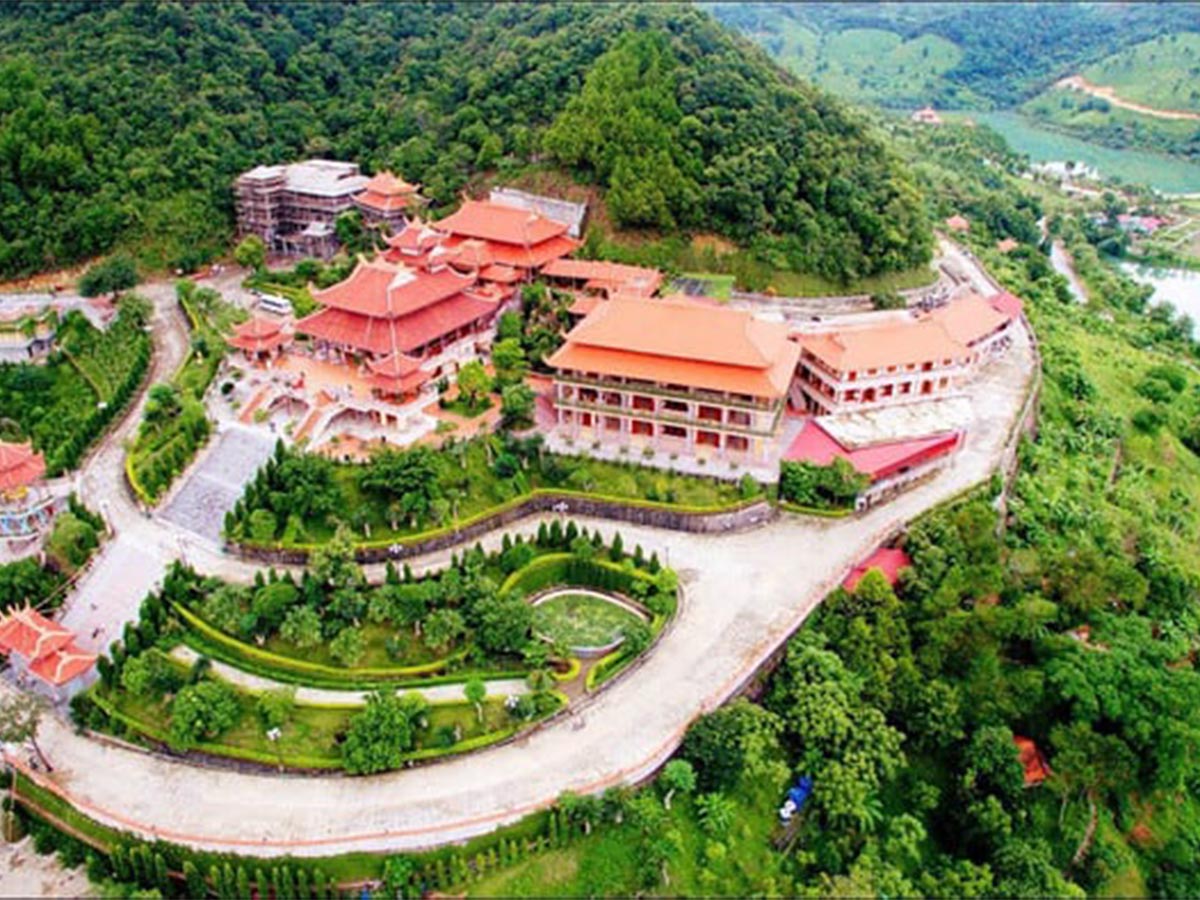 Kiến trúc, cảnh quan chùa Cái Bầu Vân Đồn Quảng Ninh.