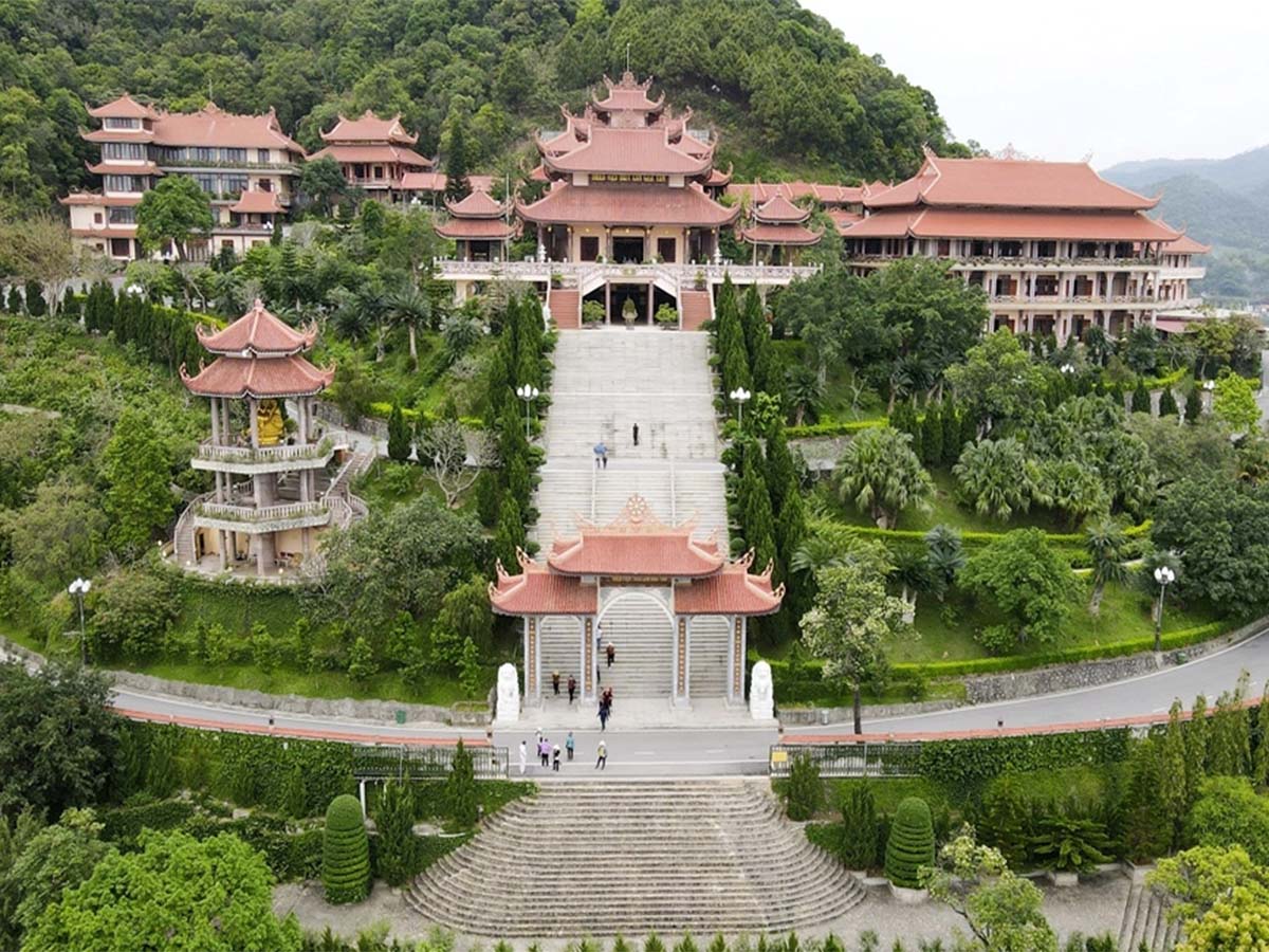 Trải nghiệm hoạt động tại chùa Cái Bầu Vân Đồn Quảng Ninh.