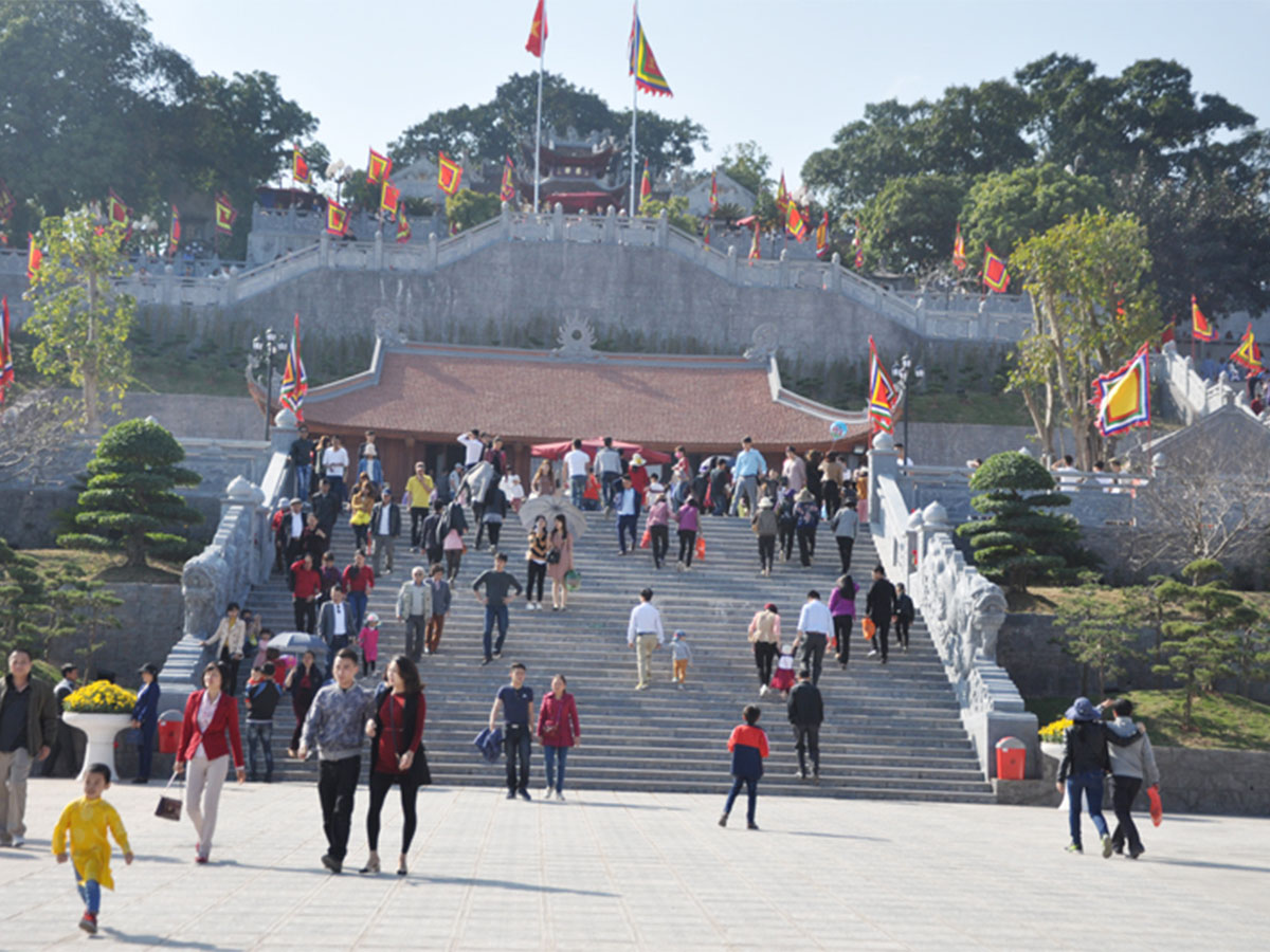 Biểu tượng tâm linh và lịch sử Cửa Ông Quảng Ninh.