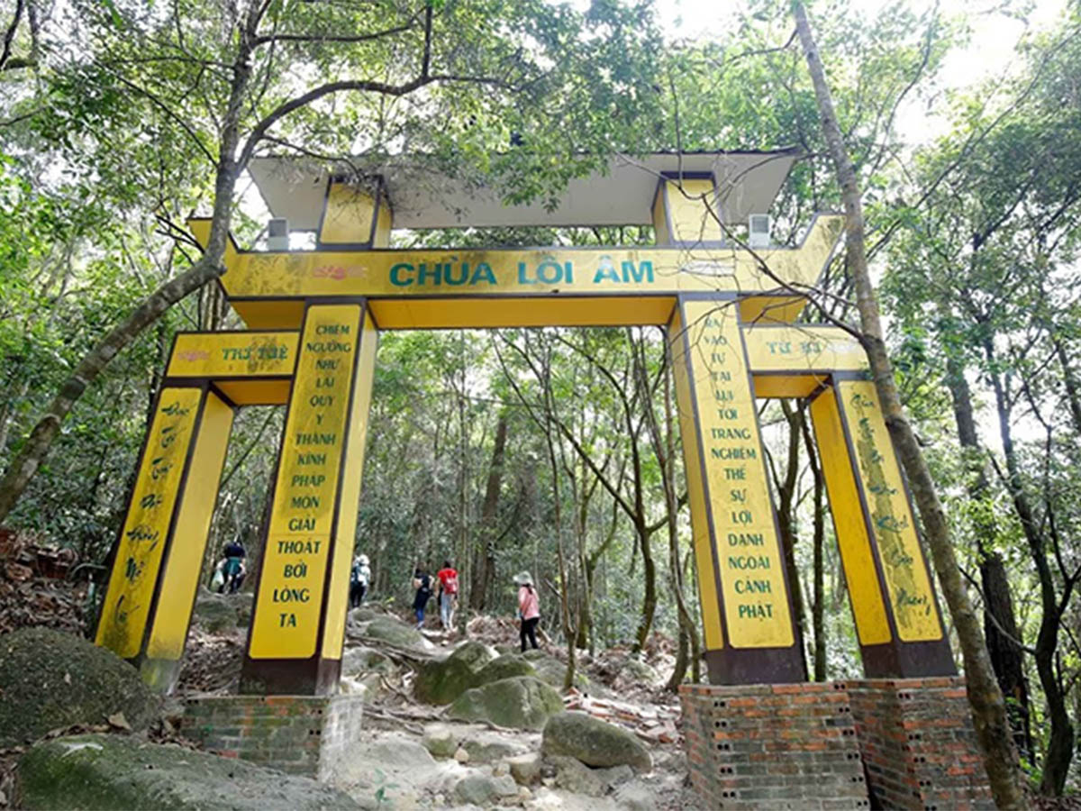 Khám phá kiến trúc và quần thể chùa Lôi Âm Quảng Ninh.