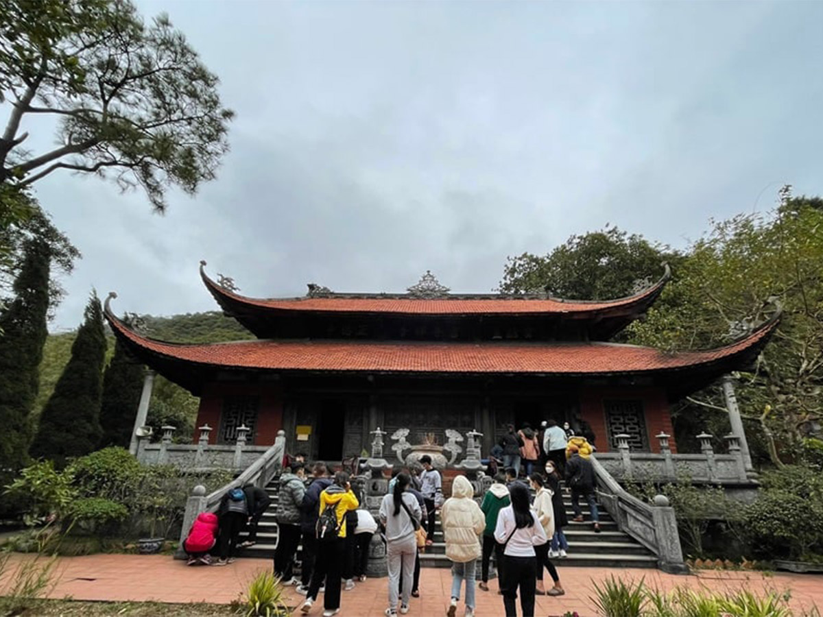 Kinh nghiệm check-in tại chùa Lôi Âm Quảng Ninh.