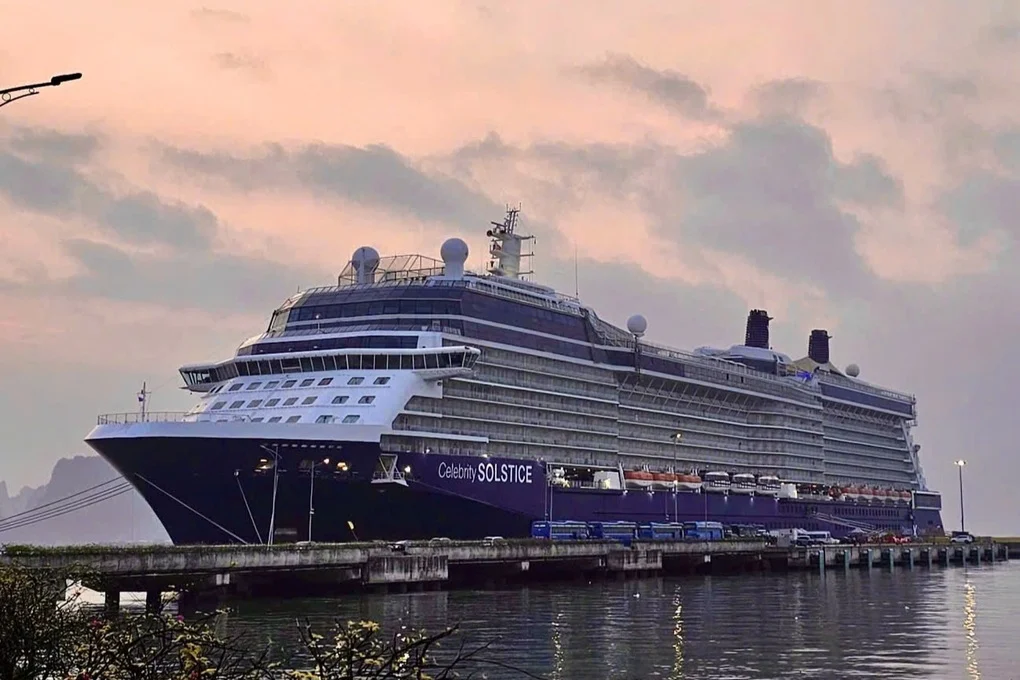 Hơn 3.000 du khách quốc tế đến Hạ Long trong ngày đầu năm 2026, khởi động mùa du lịch tàu biển đầy triển vọng