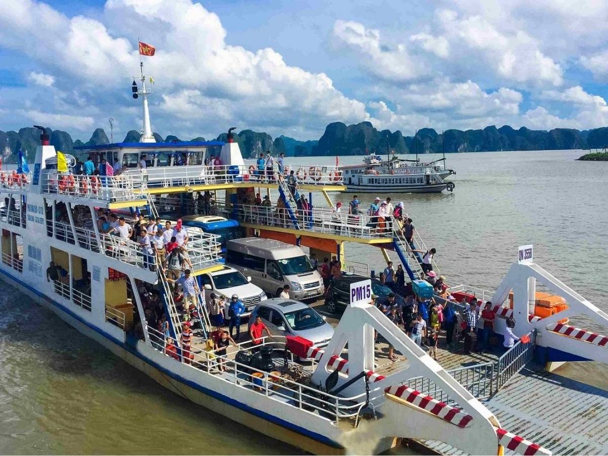 Cảng Ghềnh Võ ở xã Quảng Hà là nơi duy nhất để bắt đầu chuyến đi ra đảo Cái Chiên.