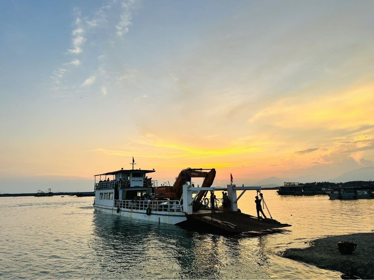 Không gian nơi đây yên ả, ít chịu tác động của du lịch đại trà nên đảo Cái Chiên phù hợp với những ai mong muốn tìm về sự bình yên giữa thiên nhiên. 