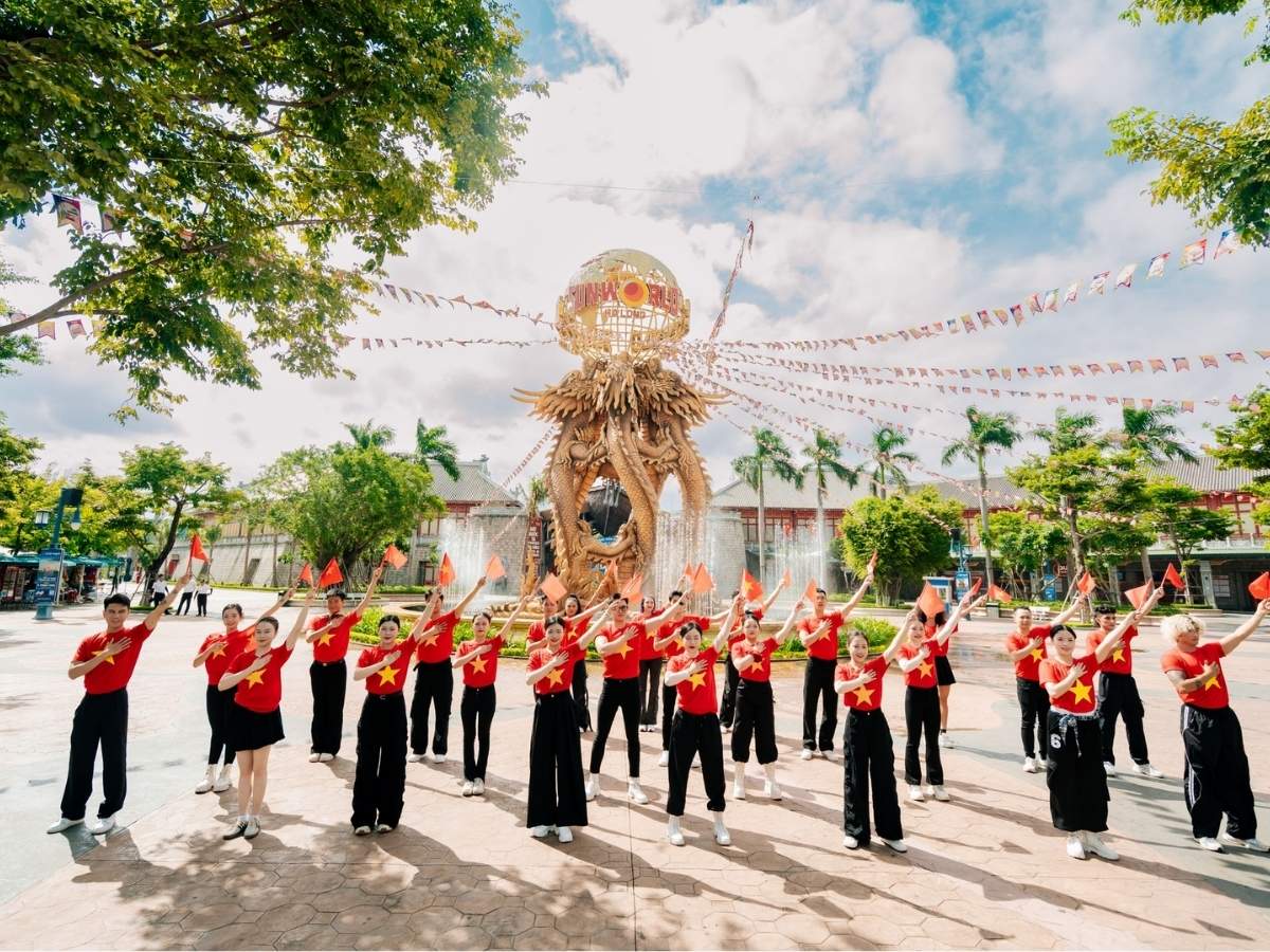 Nếu thích khám phá thêm, có thể di chuyển tới Sun World Ha Long để trải nghiệm cáp treo, công viên giải trí.&nbsp;