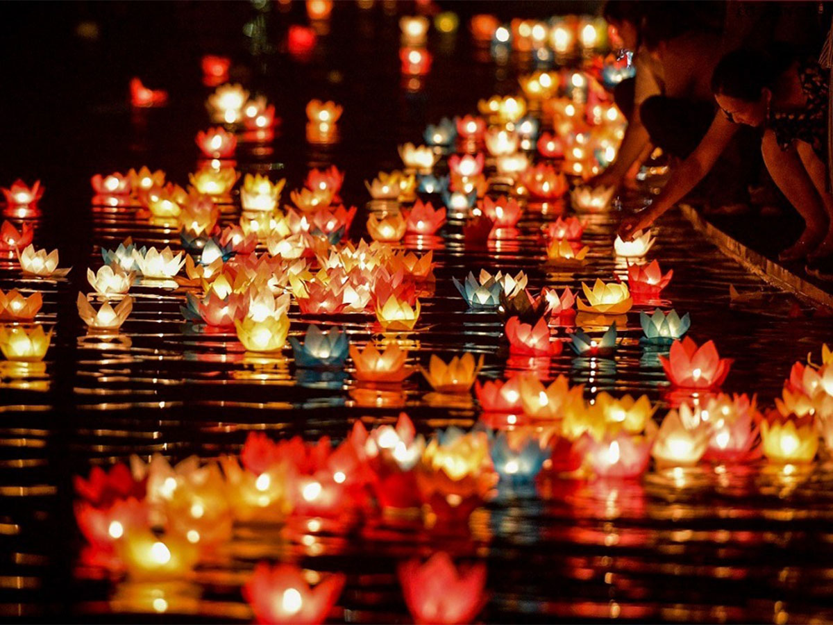 Nắm vững kinh nghiệm về lịch trình và lưu ý quan trọng giúp du khách tận hưởng trọn vẹn mùa lễ hội. 