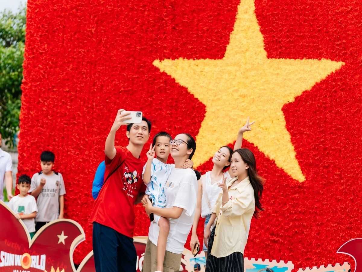 Sau khi kết thúc hành trình tại Đền Cặp Tiên, bạn có thể tiếp tục tham quan Sun World Ha Long.&nbsp;