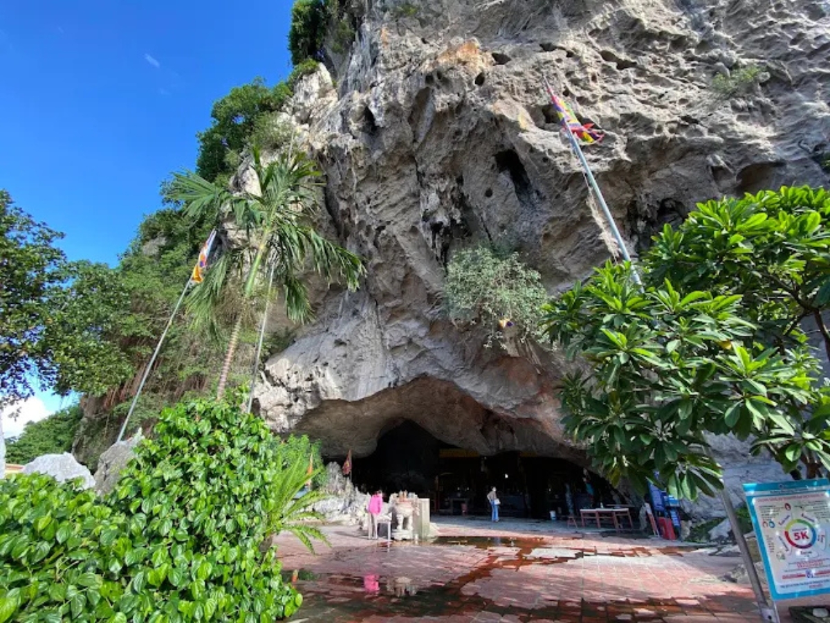 Chùa Động Hang Son được hình thành trong bối cảnh các bậc tu hành tìm đến những không gian tách biệt để chuyên tâm tu tập