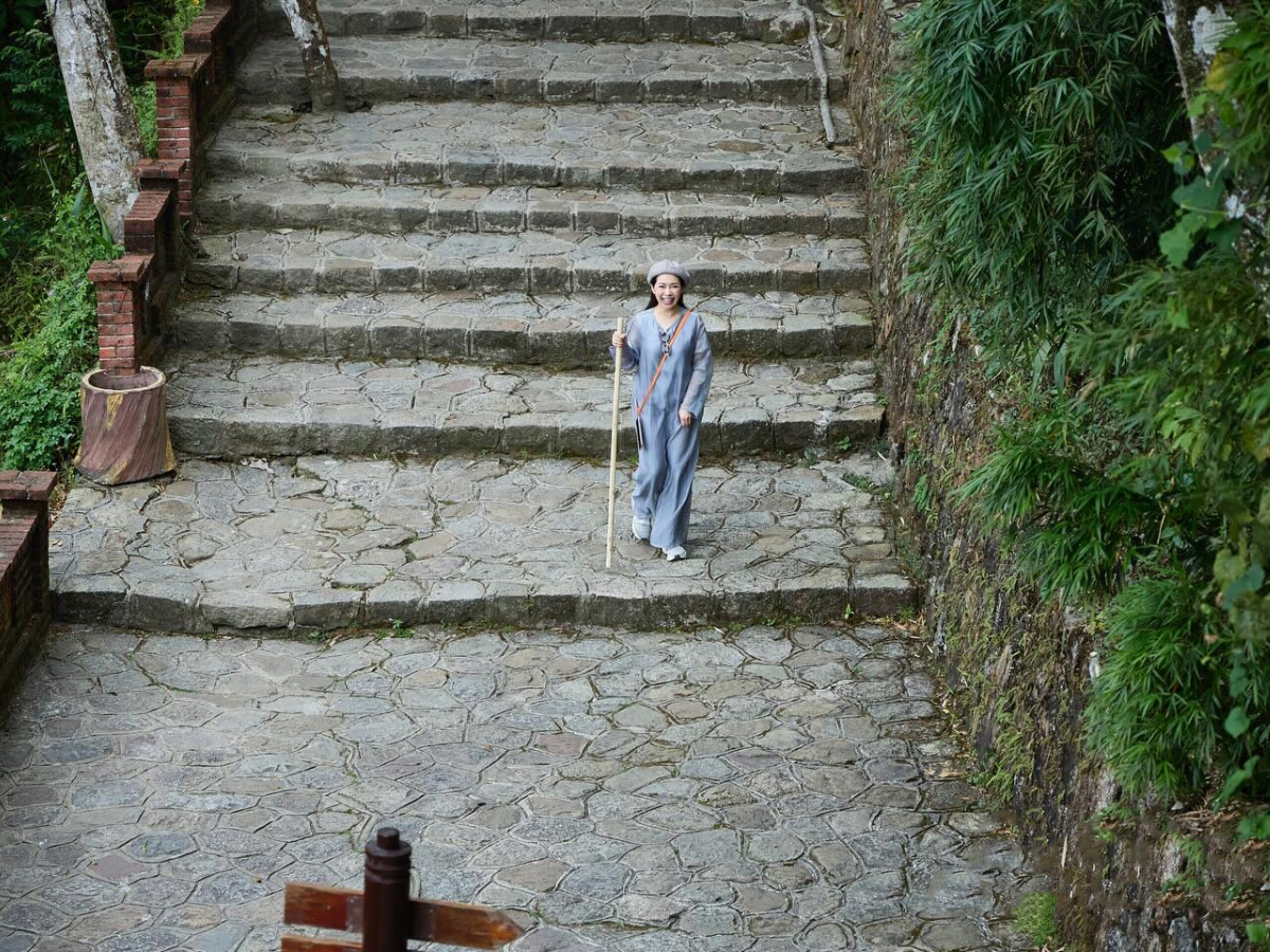 Du khách nên lựa chọn trang phục phù hợp với không gian tâm linh khi tới tham quan tại chùa và quần thể danh thắng Yên Tử