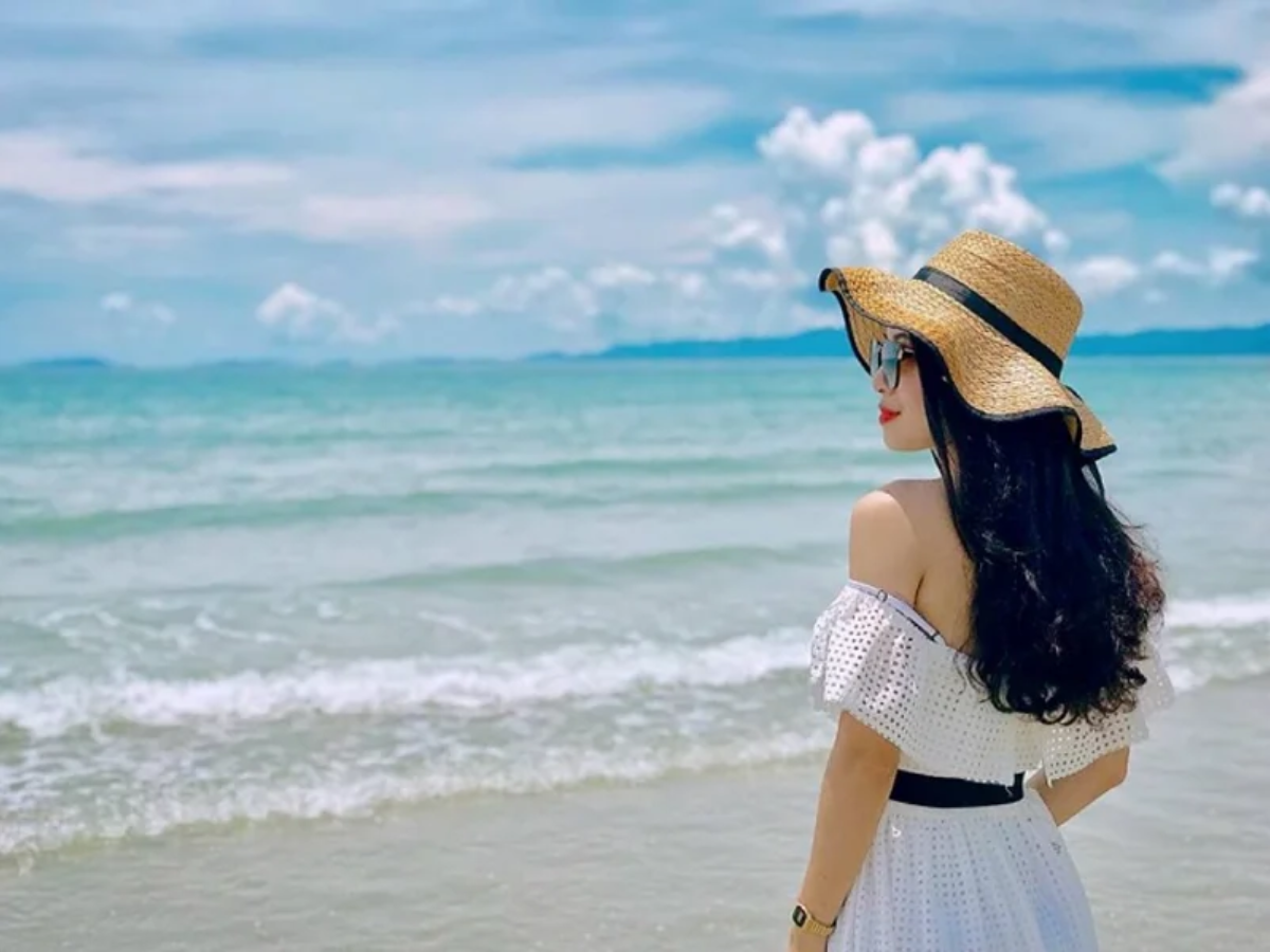 Buổi chiều, bãi biển Vàn Chảy phù hợp cho các hoạt động vui chơi và tắm biển