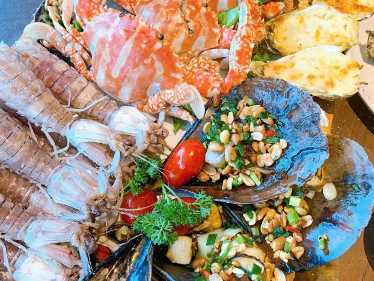 Hải sản Cô Tô tươi ngon, được chế biến đơn giản nhưng giữ trọn hương vị