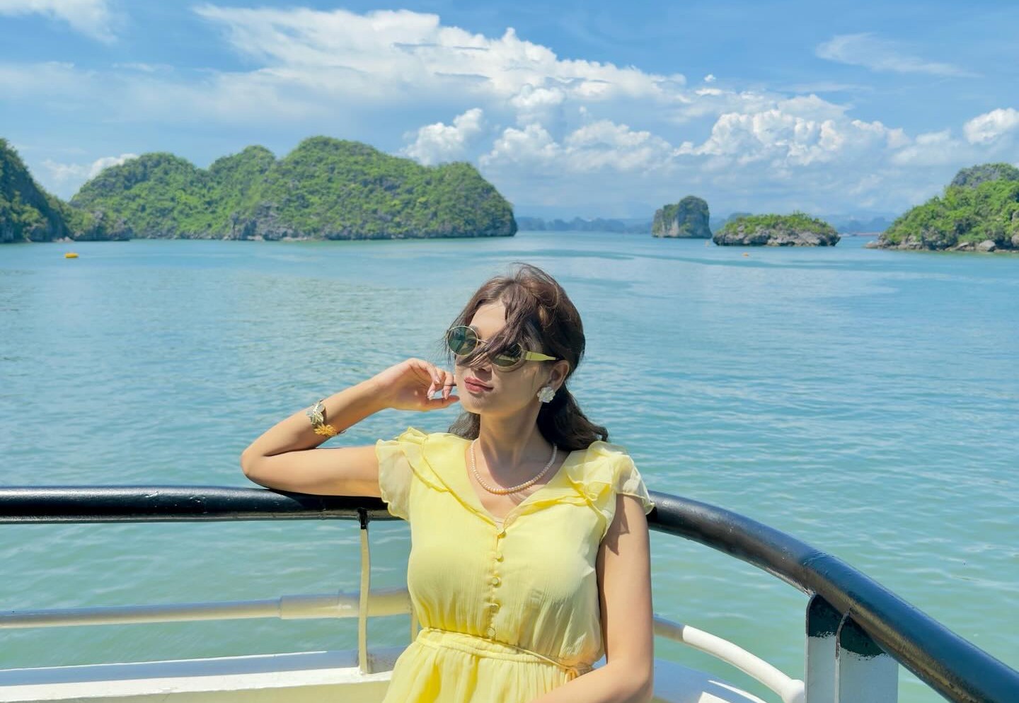 Nắm bắt&nbsp;kinh nghiệm du lịch Hạ Long 30/4 quan trọng sẽ giúp chuyến đi diễn ra suôn sẻ, tiết kiệm chi phí và an toàn trong dịp cao điểm. (Nguồn: Sưu tầm)&nbsp;