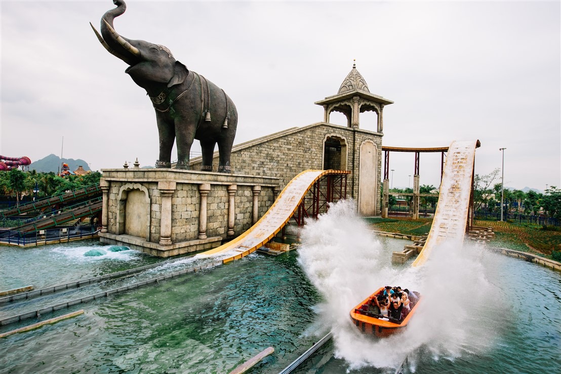 Công viên nước Typhoon Water Park nổi bật với hàng loạt đường trượt cảm giác mạnh, khu vui chơi dưới nước sôi động. (Nguồn: Sưu tầm)&nbsp;