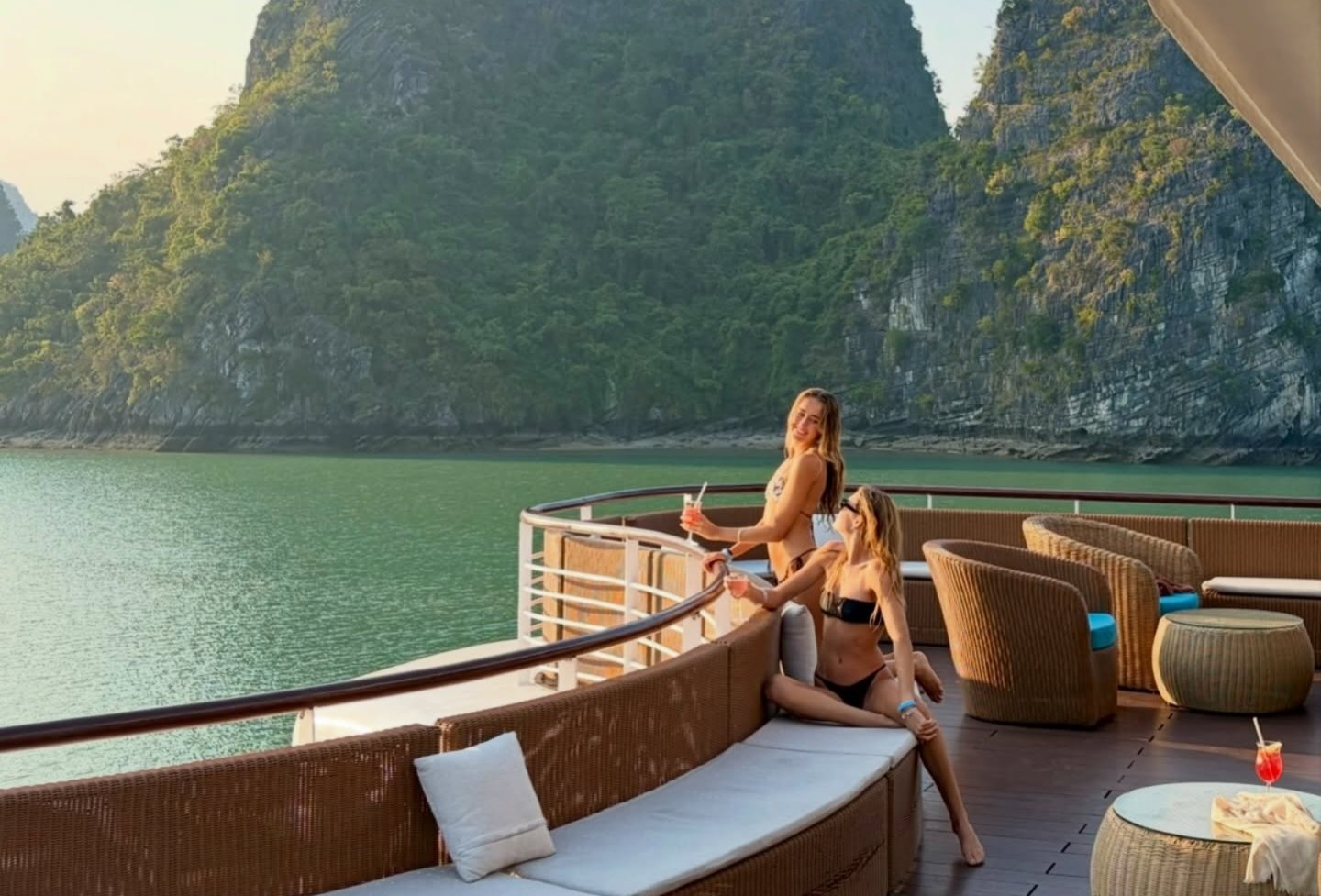 Vịnh Hạ Long – di sản thiên nhiên nổi tiếng thế giới với vẻ đẹp kỳ vĩ và độc nhất – luôn là điểm đến không thể bỏ lỡ trong dịp nghỉ lễ 30/4. (Nguồn: Sưu tầm)